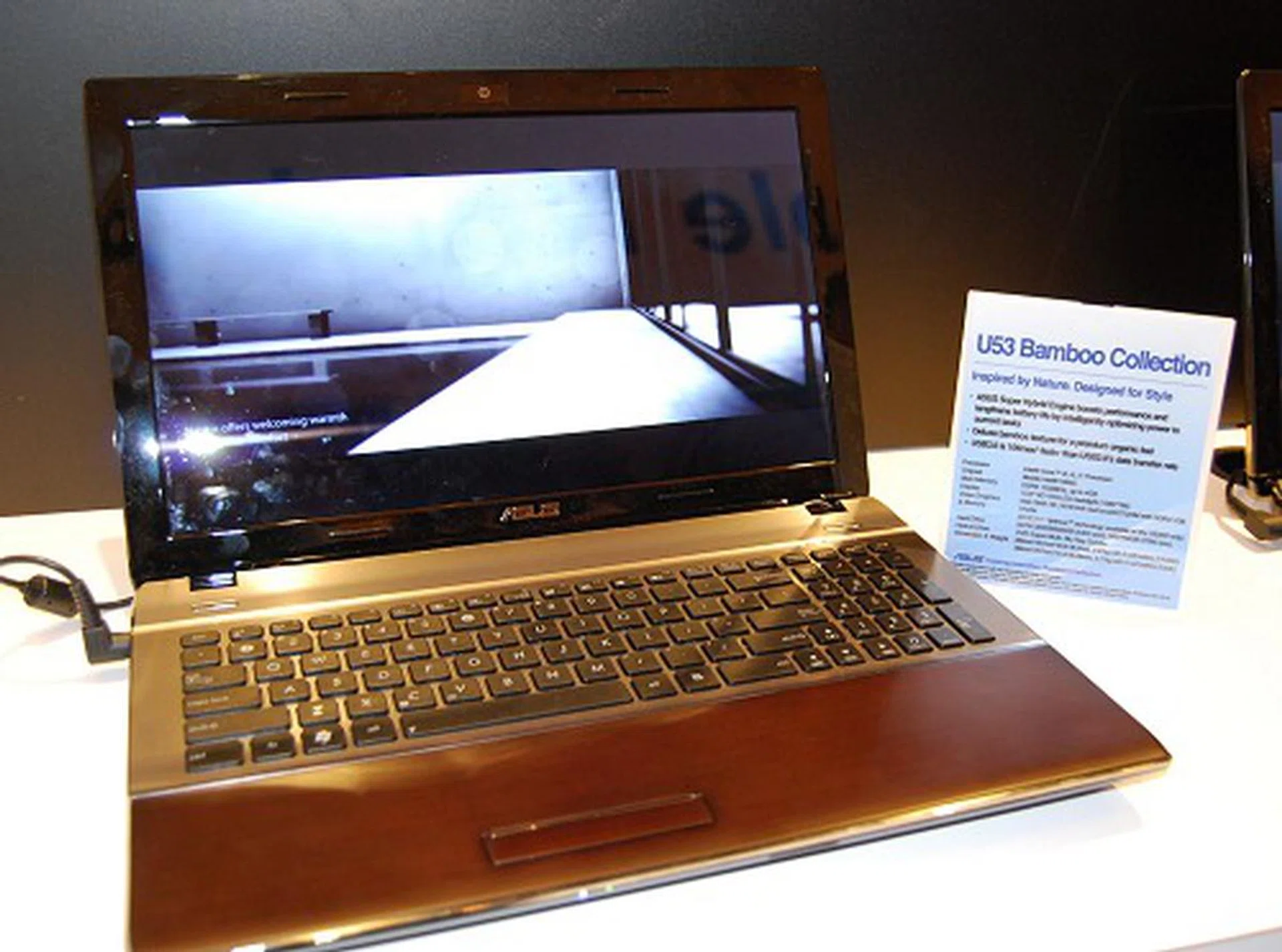 The ASUS Bamboo collection grows in size and variety. Seen here is a large U53 model with a 15.6-inch LED-backlit screen (1366 x 768 resolution) powered by the latest Intel Core processor options, a HM65 chipset and even a brand new discrete GeForce GT520M graphics engine supported by NVIDIA Optimus technology.