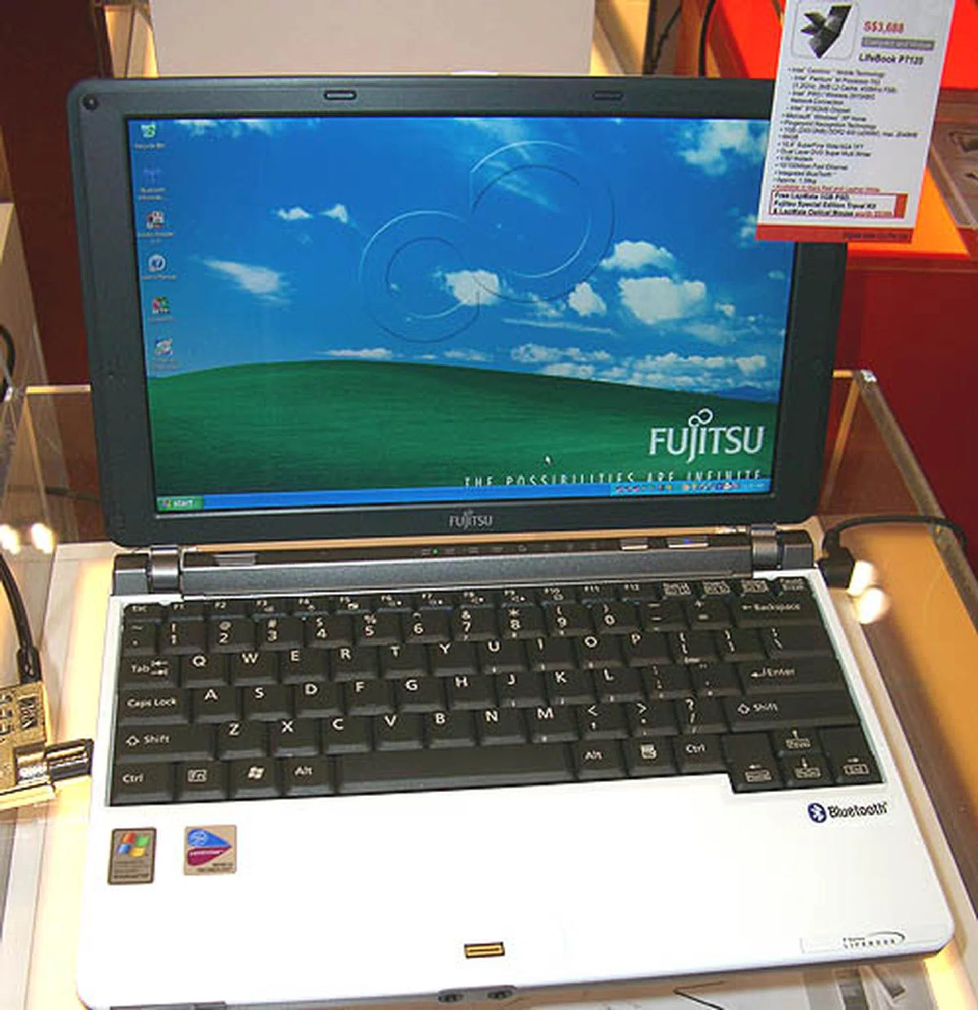 For those with dainty hands, the Fujitsu LifeBook P7120 is both compact and mobile. Fingerprint recognition technology and integrated BlueTooth make this a very suitable business-oriented offering.