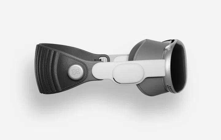 The BandWerk headband in black.