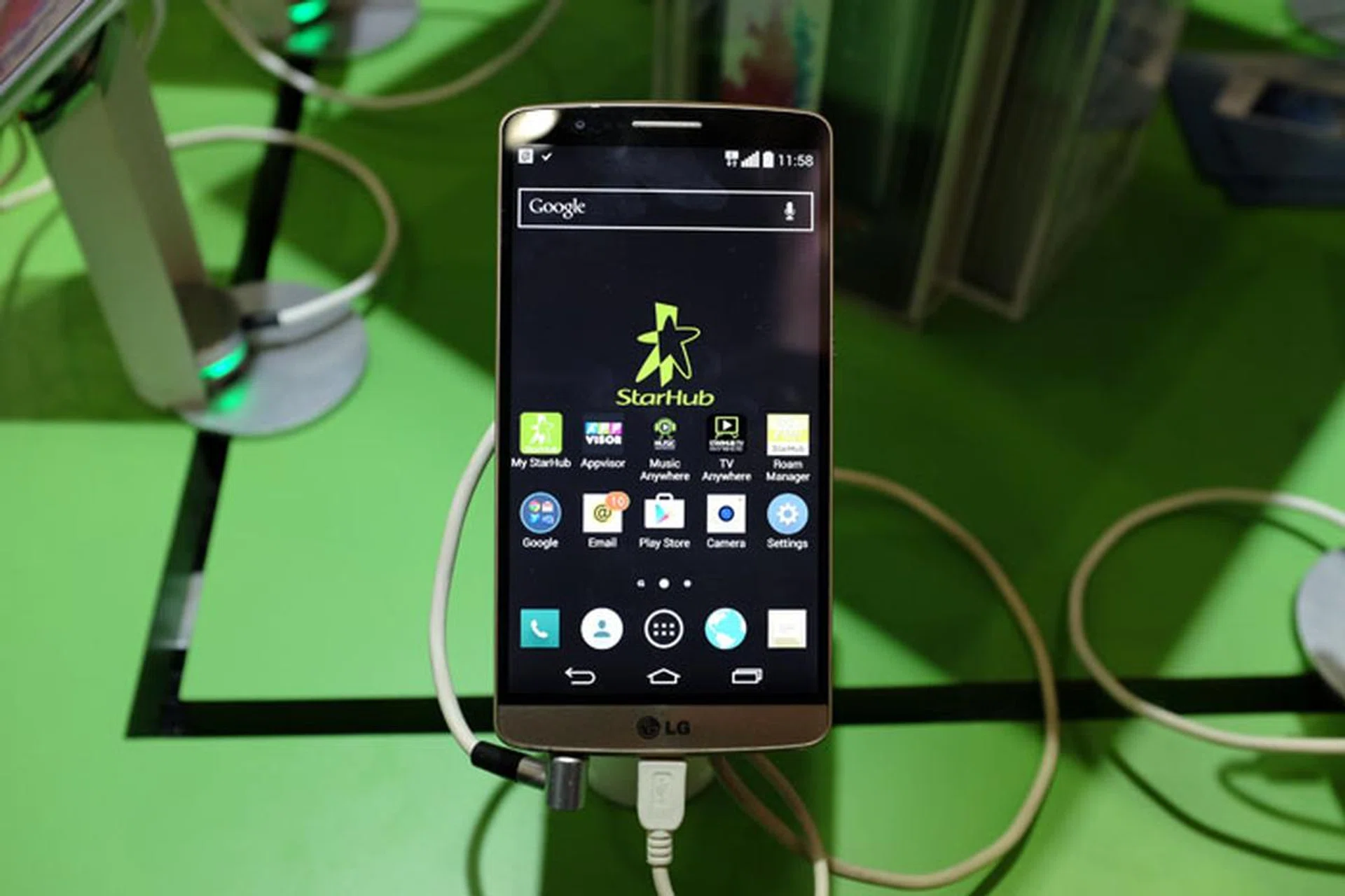 The LG G3 features a 5.5-inch QHD 2,560 x 1,440-pixel resolution display and a Qualcomm Snapdragon 801 quad-core 2.5GHz processor. It has rear positioned buttons for easier one-handed navigation (essential for a phone this size) and a 13MP rear camera with laser-assisted auto focus. Pick one up from Starhub for $149 (usual price $199) when you sign up for a 2-year 4G 4 contract ($62.90/month). You'll also get a free LG Tone Pro bluetooth headset and a slim card case (total worth: $216).