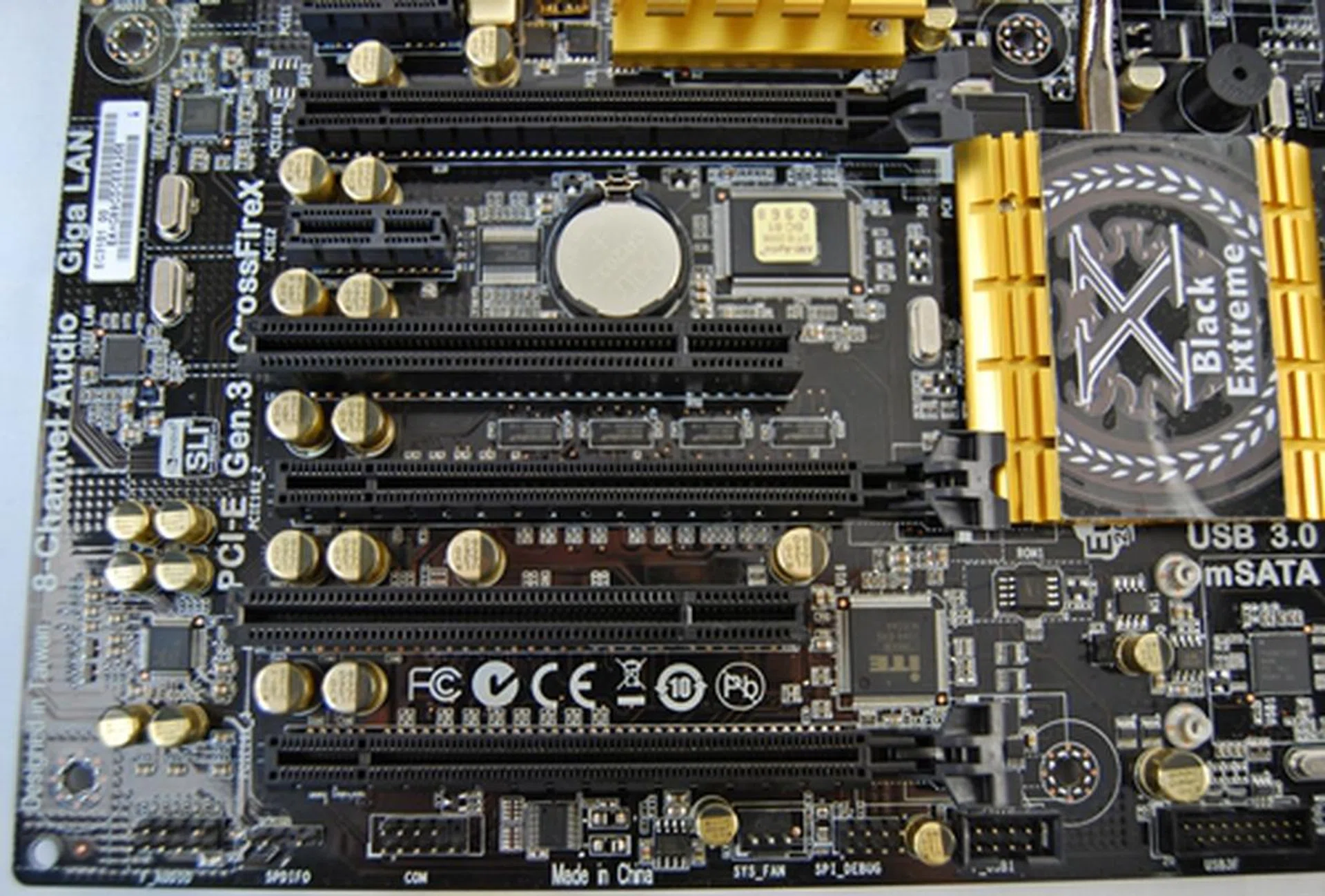 There are three PCIe Gen 3 PEG slots (with their large black latches) and two PCIe x1 slots. We are not sure about the practical usage of the two legacy PCI slots but it should be handy for those who still use them such as good sounds cards. Do note that the top PCIe Gen 3 slot operates at only x16, the middle one at x16/x8 while the last PCIe Gen slot is only capable of operating at x8,