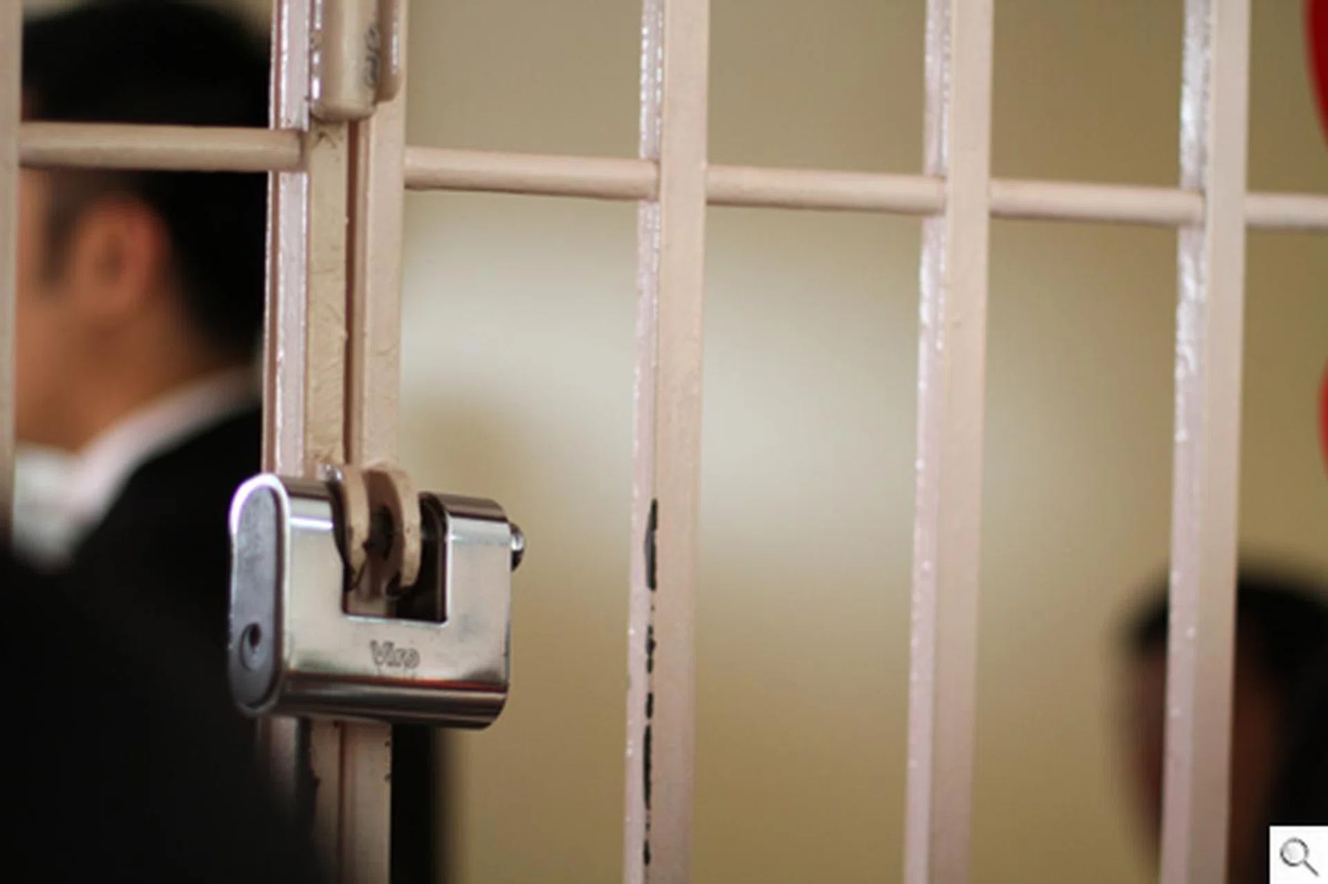 Taken on Aperture Priority, ISO500, F1.4, 1/250 sec. Click on the image for the full resolution.