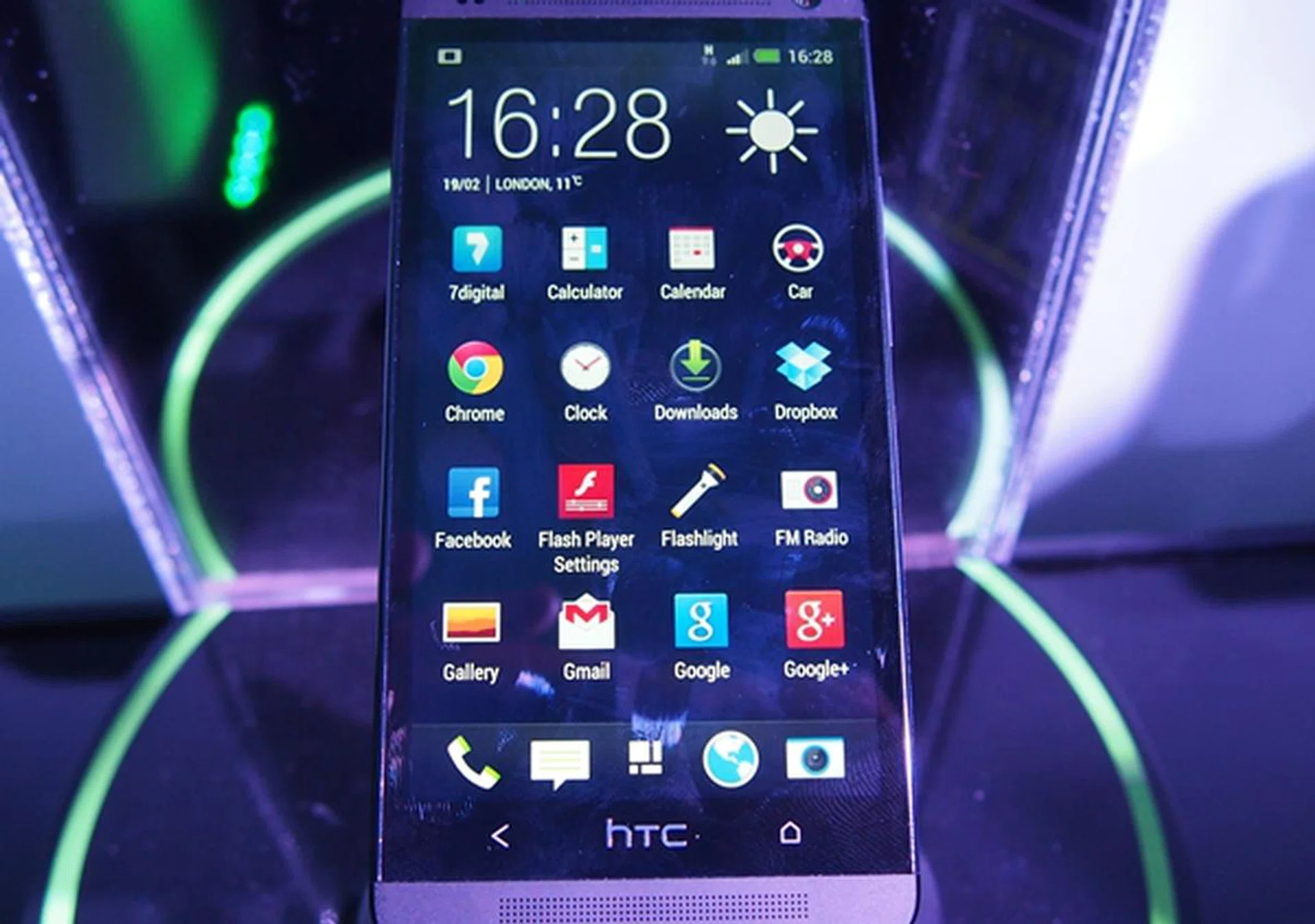 The new HTC Sense 5 can be described in three words: cleaner, more refreshing and more toned down.