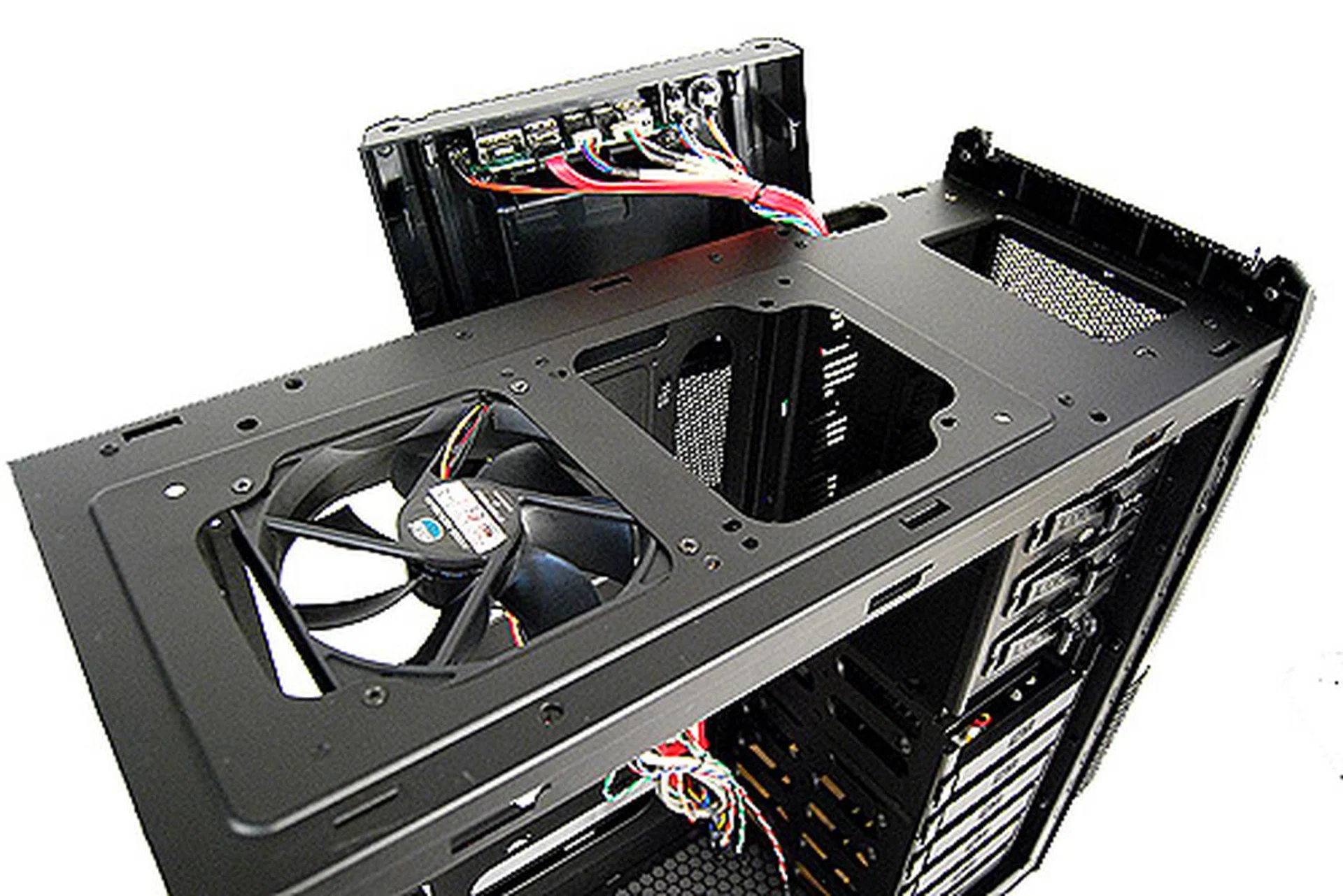 The top panel can be removed easily to allow users to install an additional exhaust fan at the top.