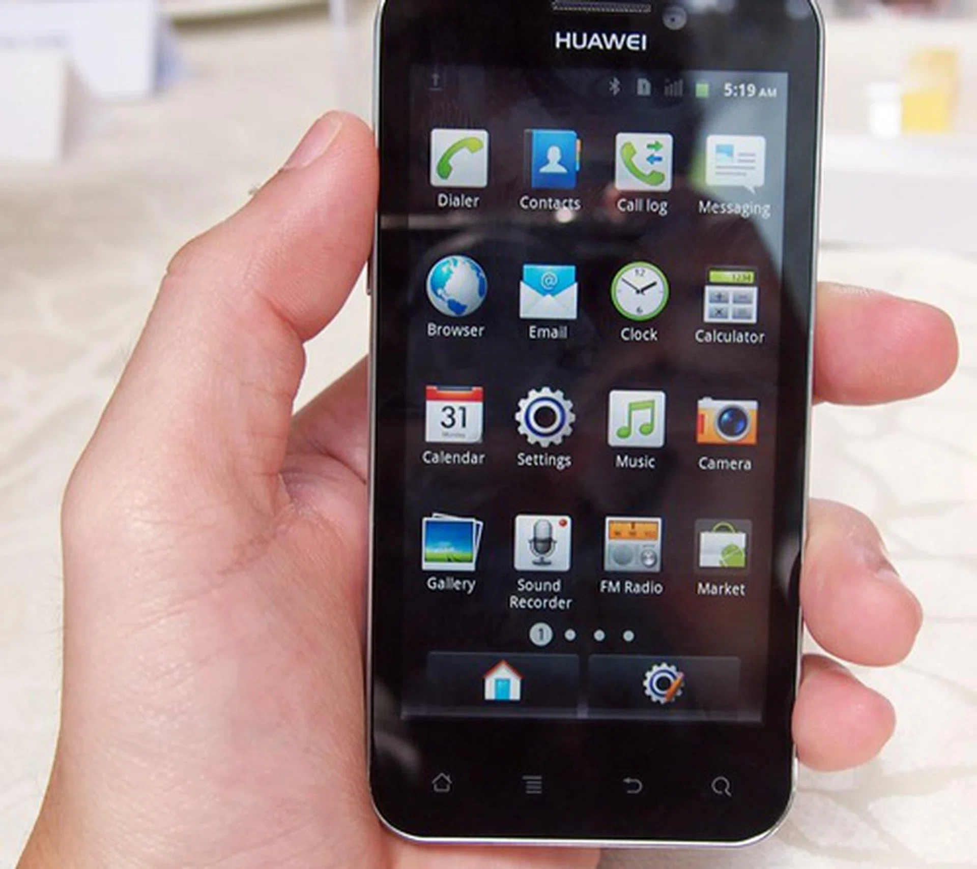 Similar to the Huawei Vision, you will see a customized Android user interface on the Honor. 