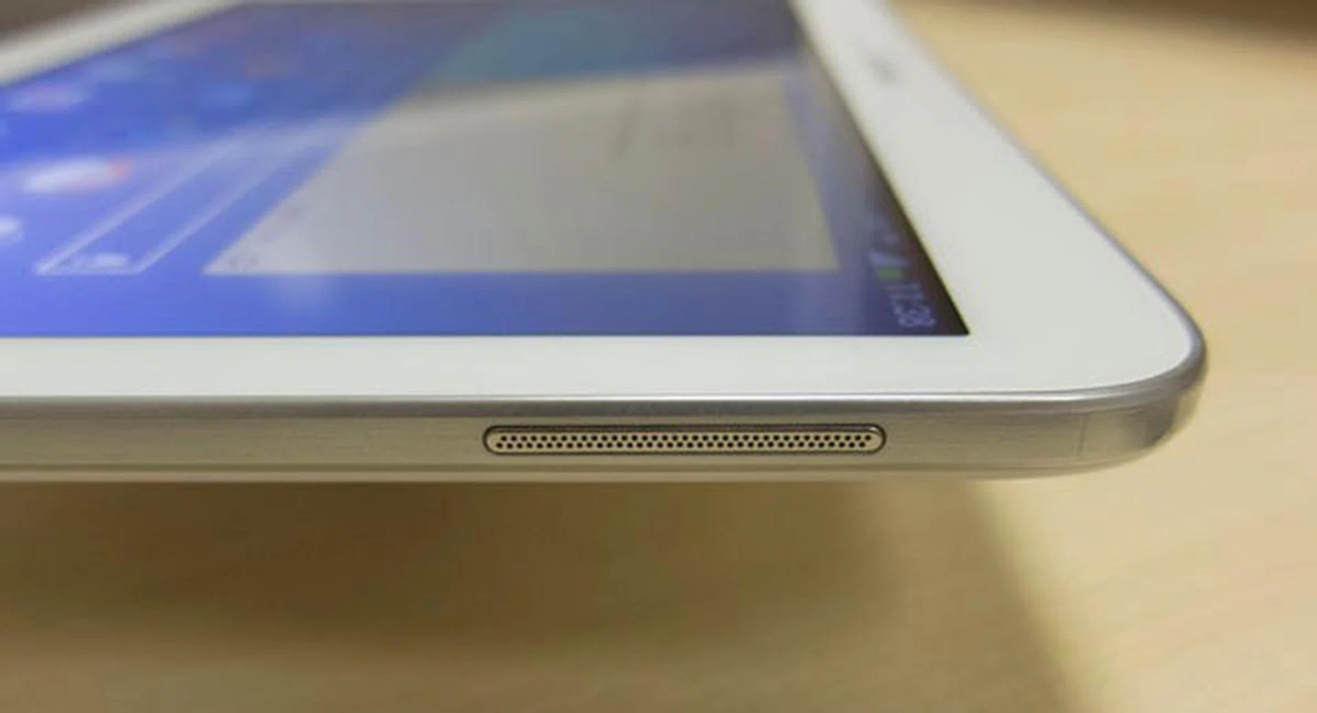 Speakers are located on the left and right sides of the Galaxy Tab 3 (10.1-inch).