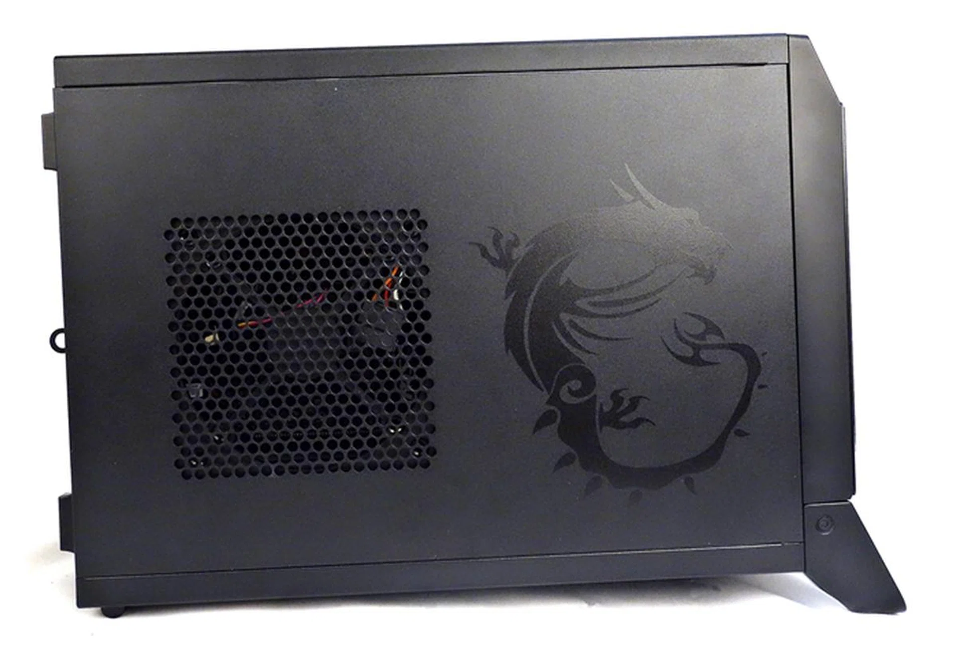 One of the side panels is tastefully emblazoned with a Dragon Army motif as it isn't too garish.