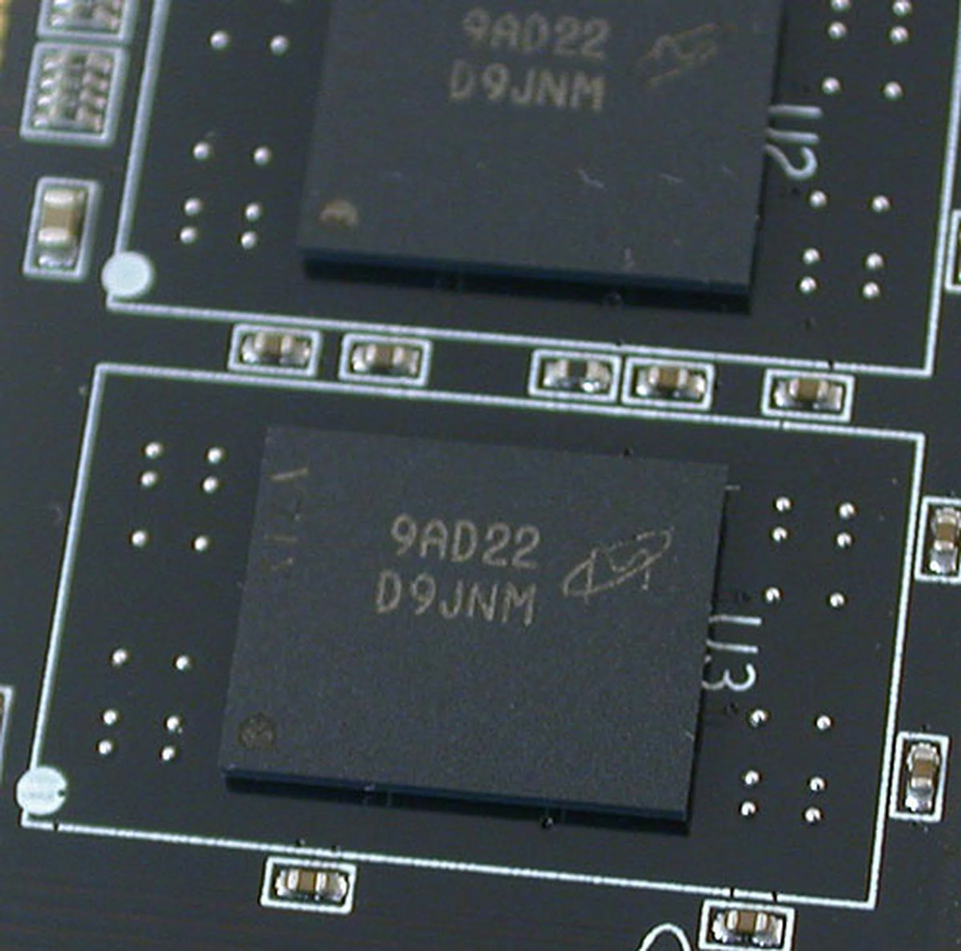 These memory chips in OCZ's triple-channel memory modules for Intel's Core i7 are in fact from Micron (D9JNM)