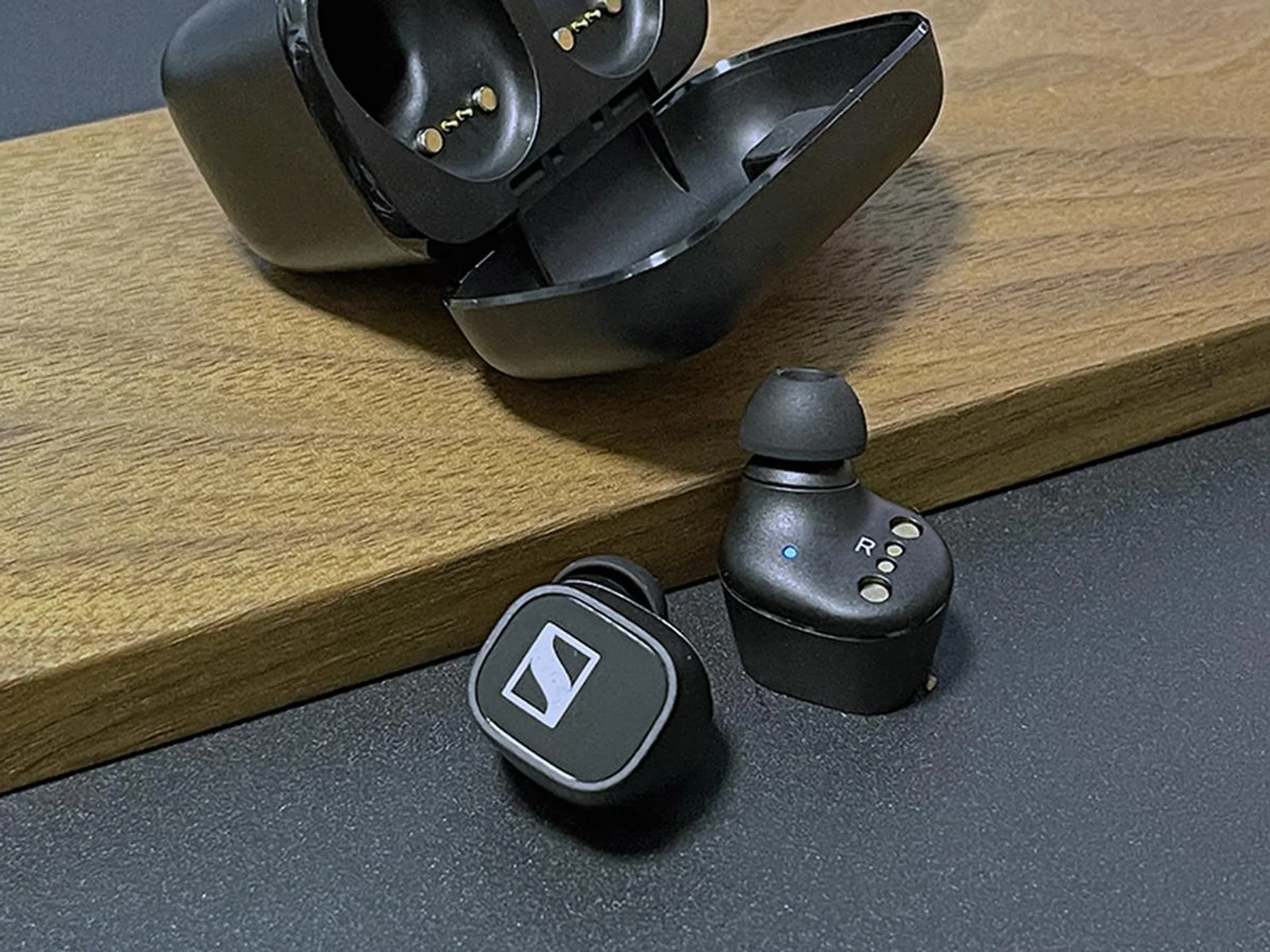 Sennheiser's CX 400BT promises signature sound at a lower price. Does it deliver? 