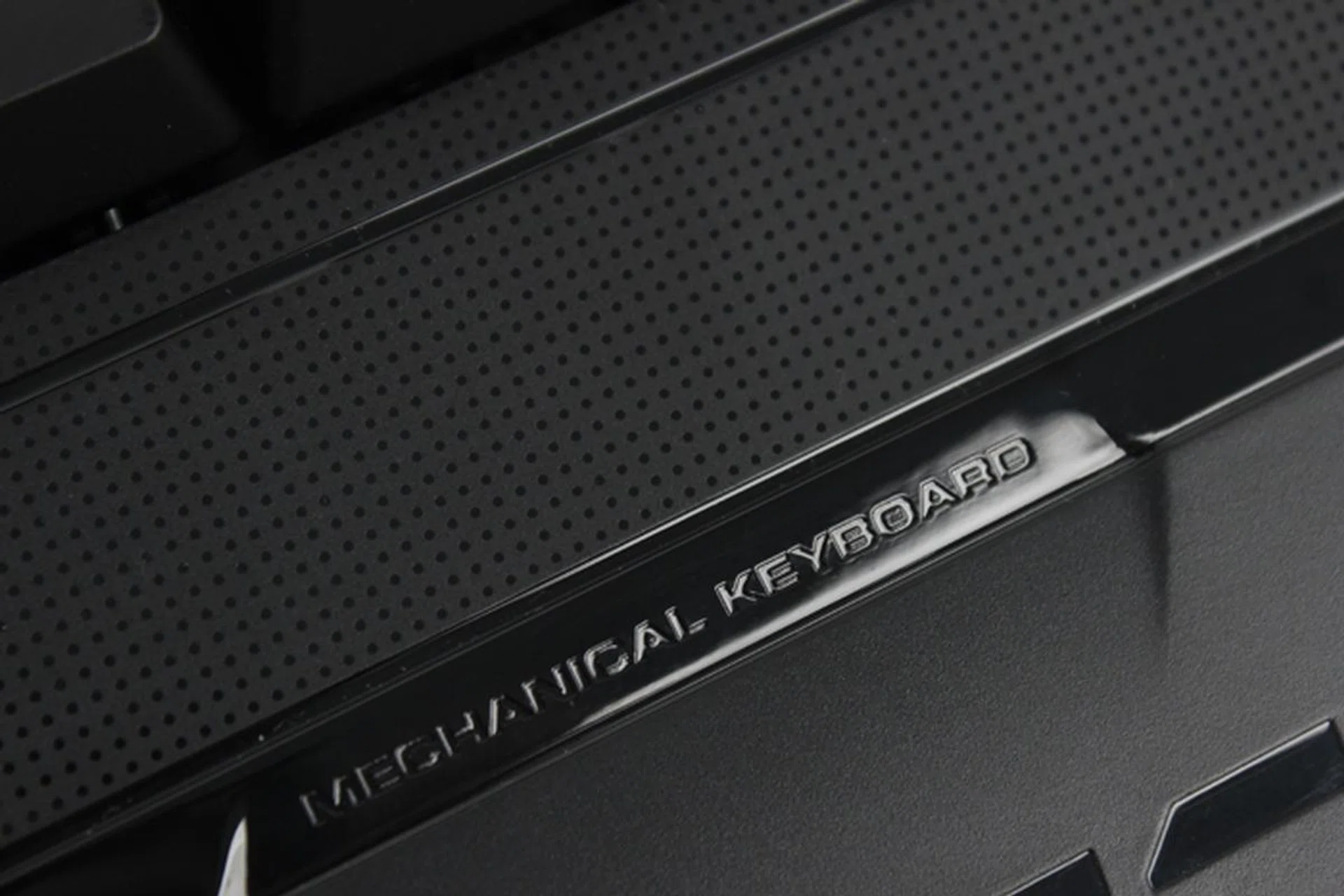 Roccat's micro-dot pattern helps to repel fingerprints and smudges.