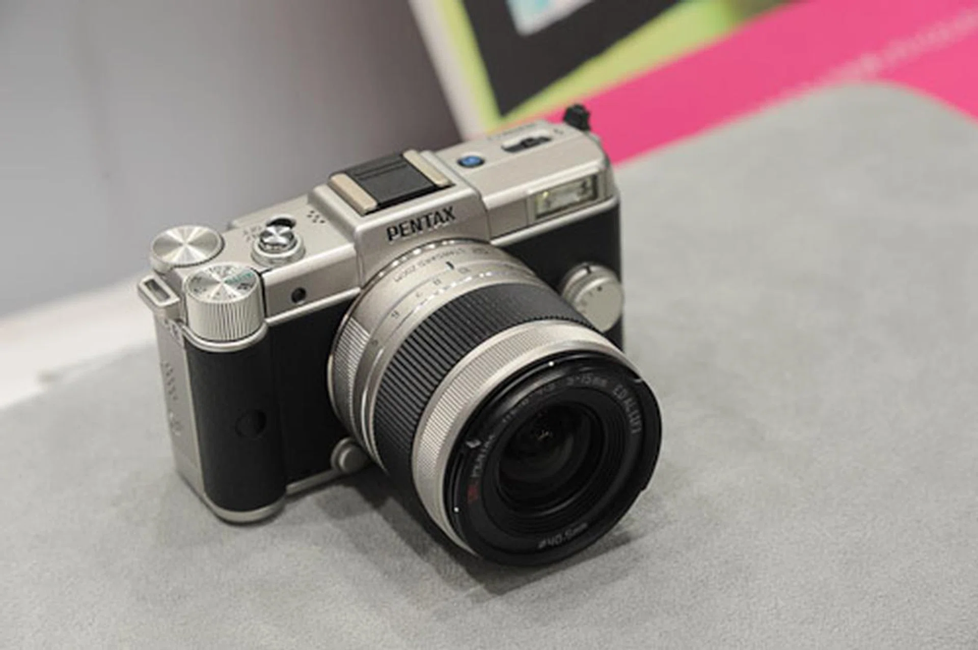 The wee little Pentax Q - it's the world's smallest interchangeable-lens camera at only 98 x 57 x 31mm and 200g - is coming out in limited edition silver.