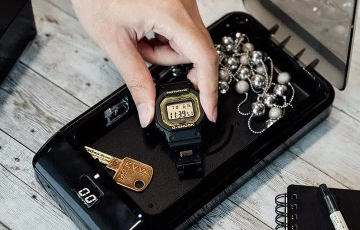 Not all G-Shocks will fit. (Image source: Zygienic)