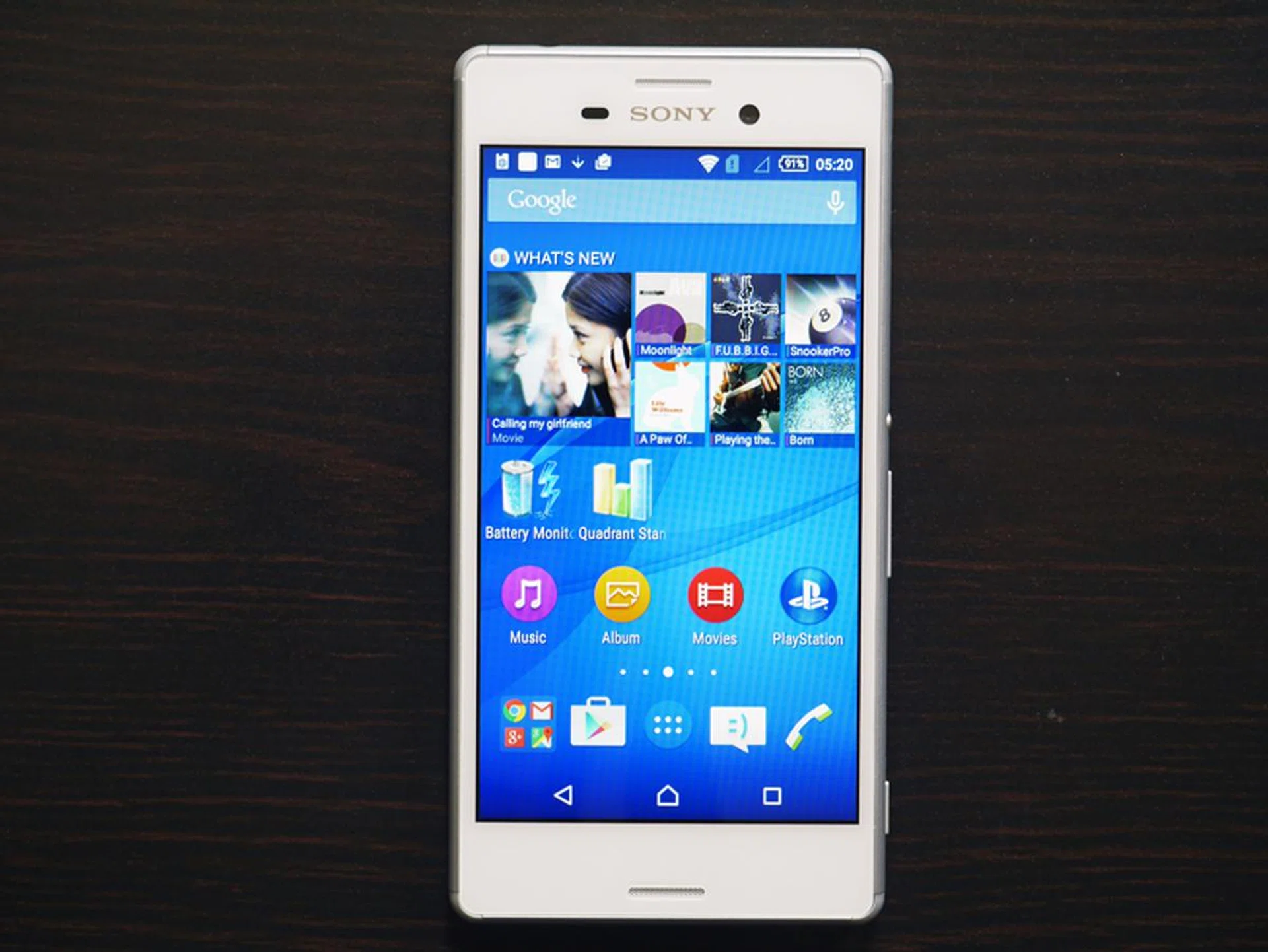 The bottom and top bezels are quite large on the Xperia M4 Aqua.