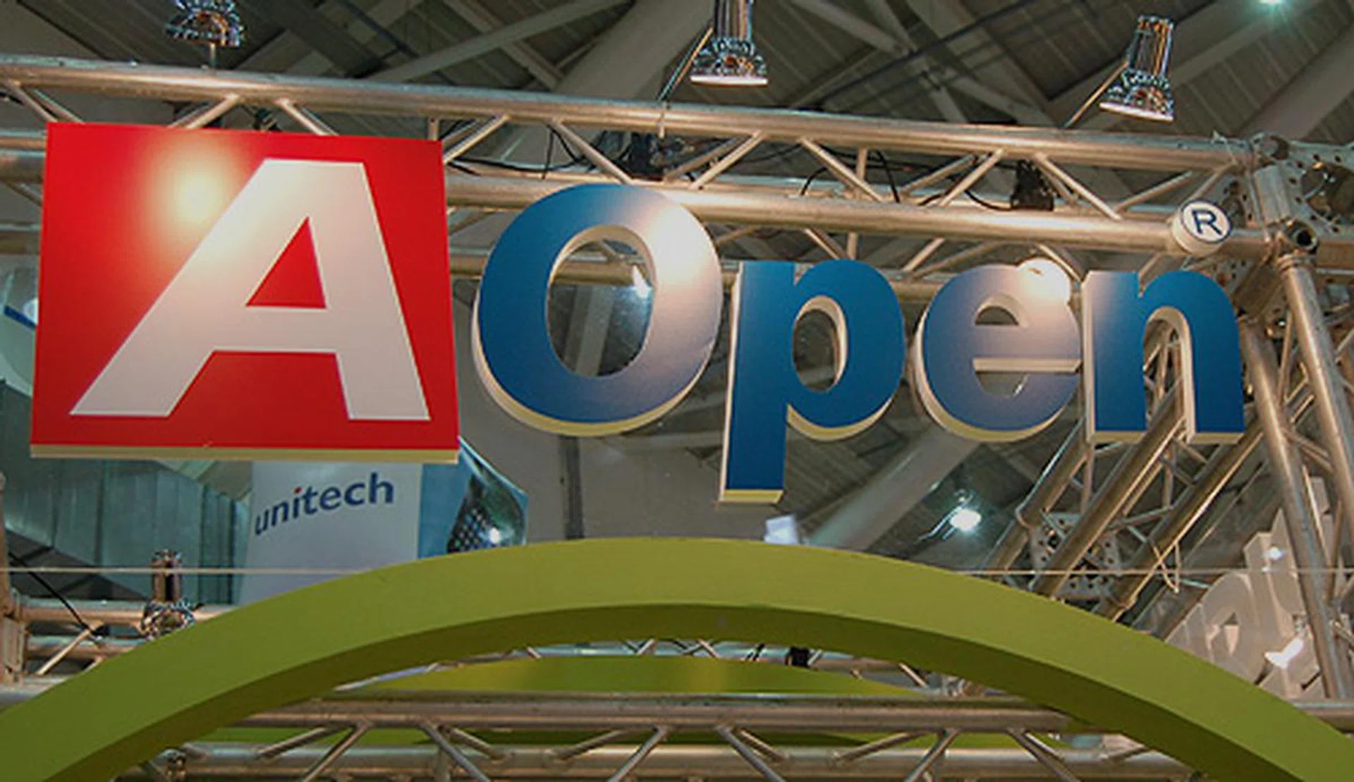 AOpen's booth had some interesting SFF systems and a no-glasses 3D display.