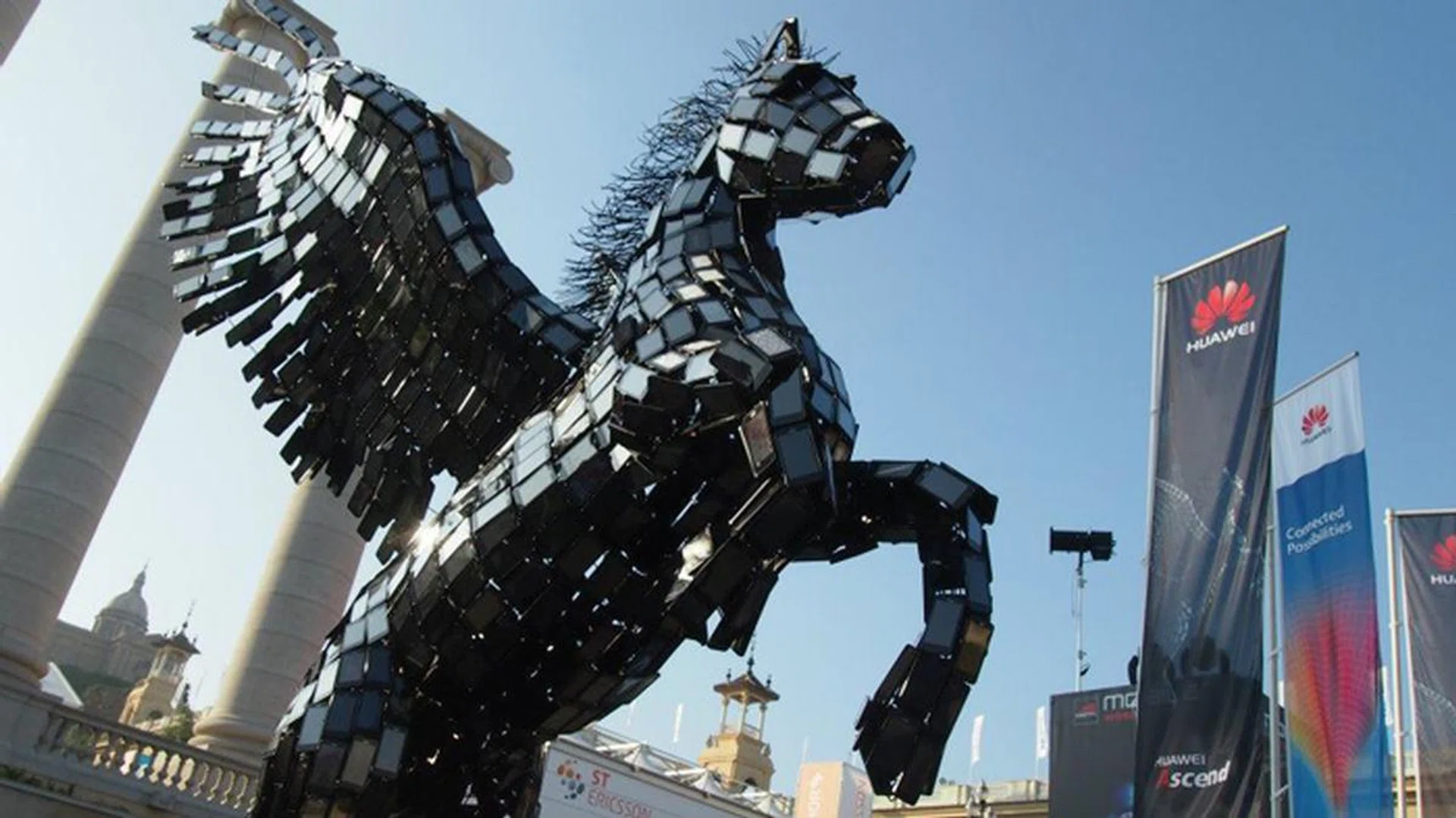 Fly, Pegasus, fly! And if you look closely, you'll notice that this Pegasus statue is made entirely from Huawei smartphones.