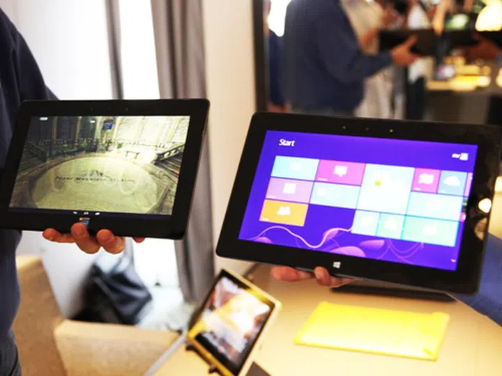 Identical hardware based on Intel Bay Trail-T SoC running both Android and Windows 8.1 operating systems.