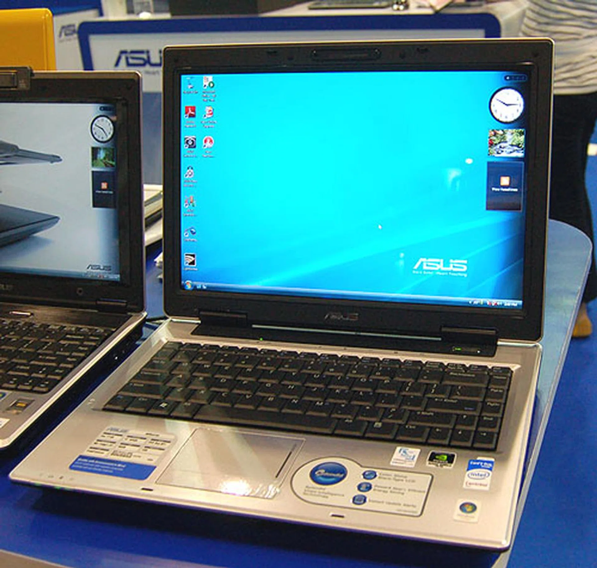  The ASUS A8 series of notebooks are perfect for the average user, with prices ranging from $1798 to $2598, depending on the configuration. At the very least however, you'll get an Intel Core 2 Duo processor and 1GB of DDR2 RAM. This model shown here is the A8Sc, which comes with a discrete GeForce 8400M graphics chipset for $2298.  