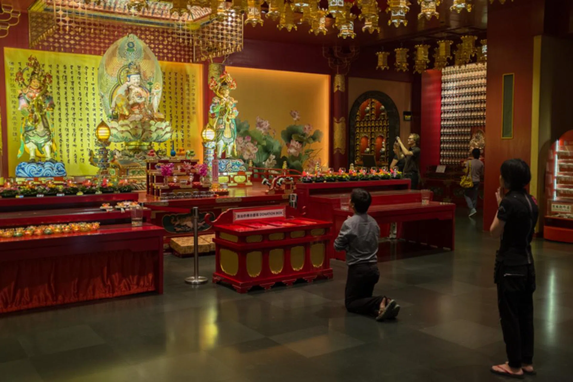 f/2 at 35mm, 1/60 sec, ISO 1000.