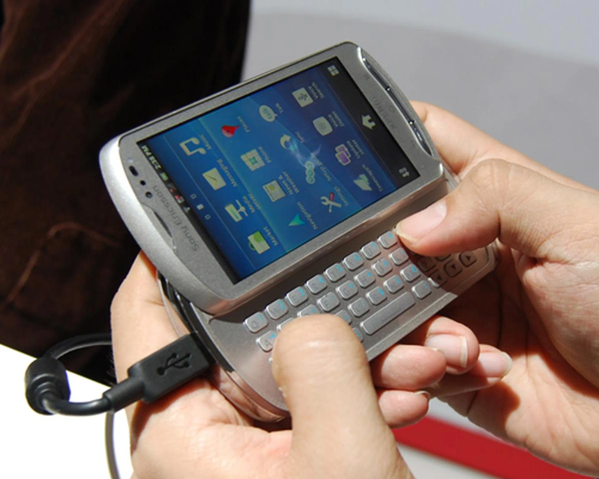 Early impressions of the keyboard on the Xperia Pro borders on slightly below average. We did fumble a bit with the keys, which contributed to our low typing accuracy and speeds.