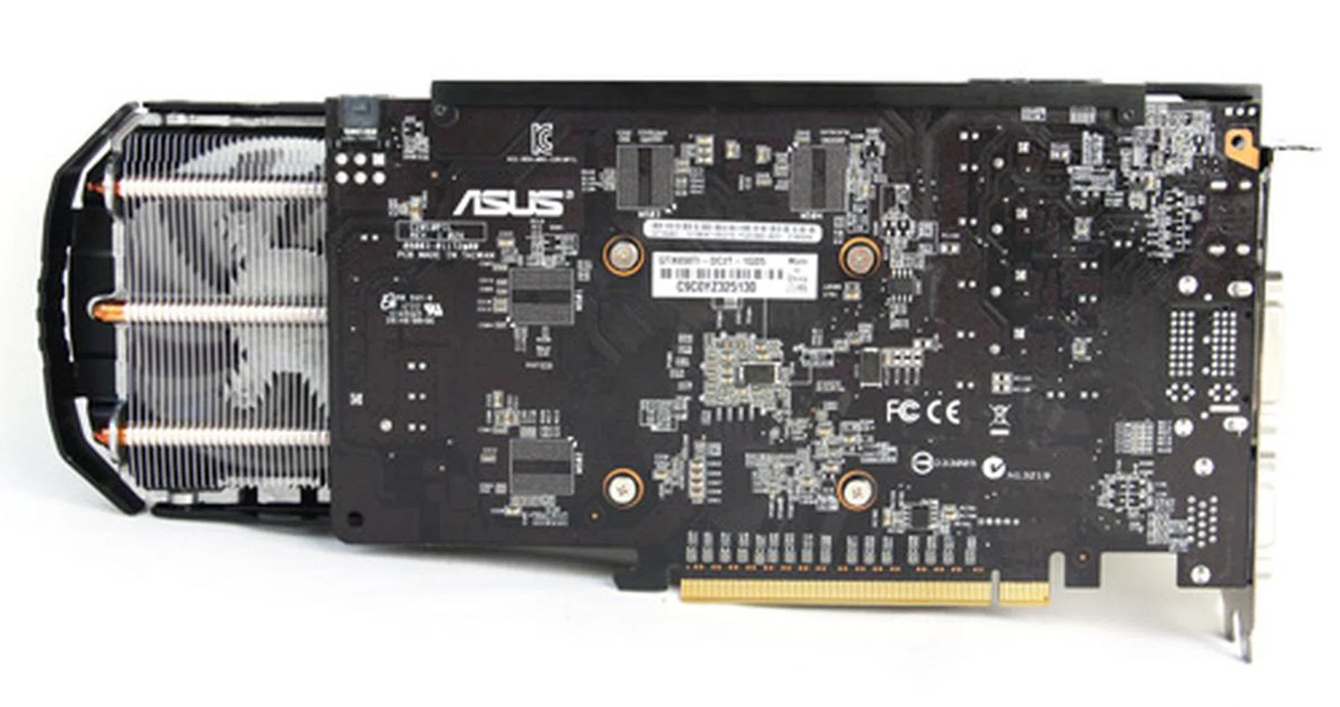 ASUS uses an extended custom PCB with upgraded components on its GTX 650 Ti.