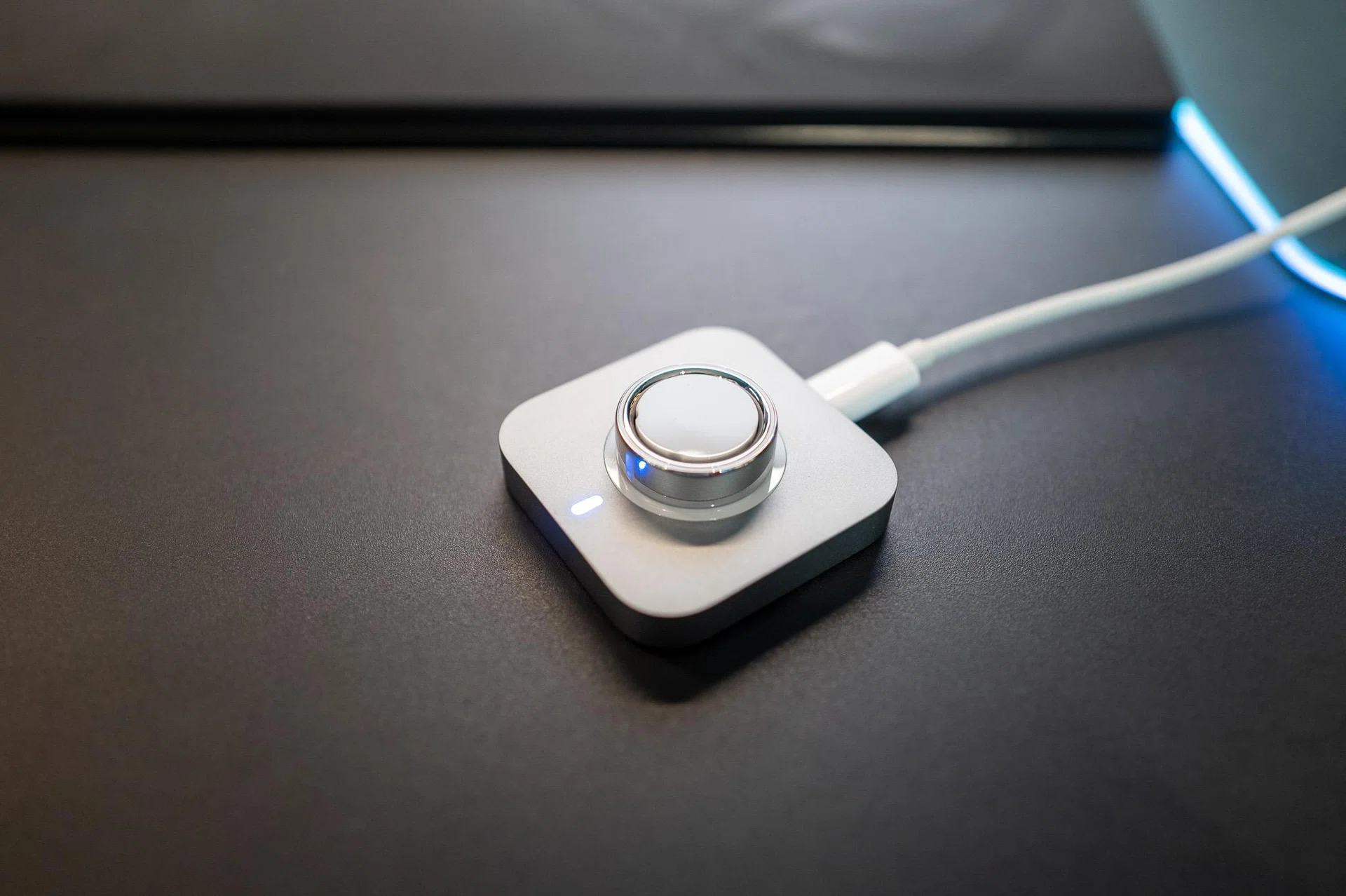 Oura Ring 4 charging dock