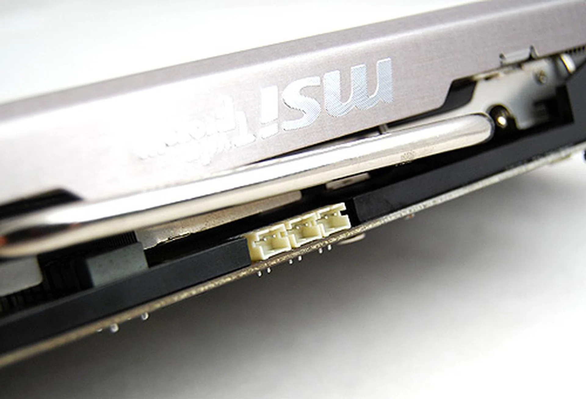 No Lightning card will be complete without the crucial V-check points, which overclockers use to accurately determine the voltage at the GPU, memory and PLL circuit.