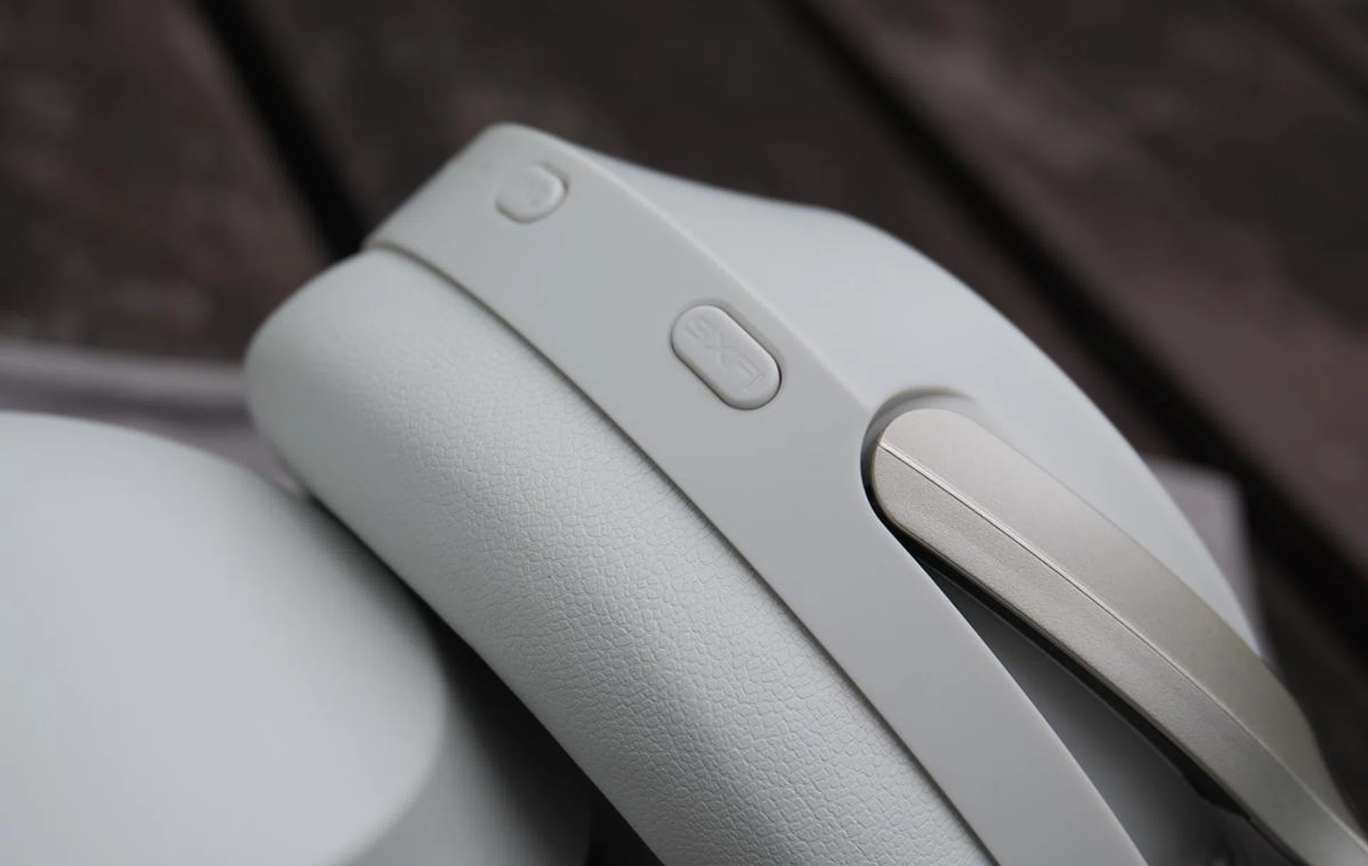 SXFI undoubtedly is the main selling point of the headphones. Photo: HWZ