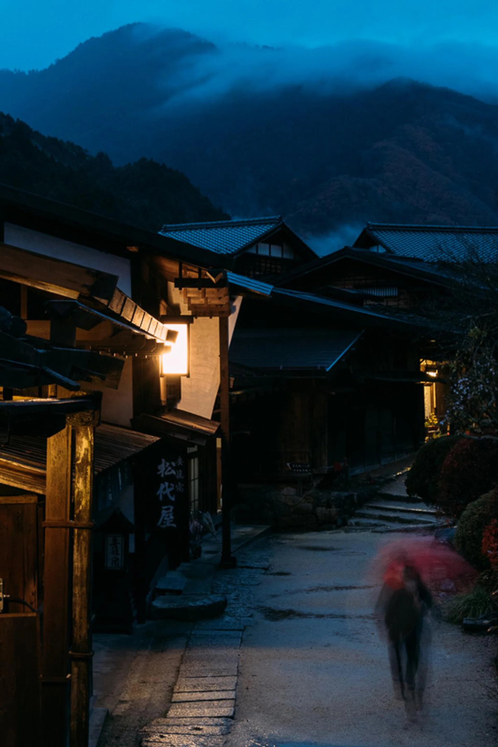 Tsumago, 42mm at f/11, 2.5 sec, ISO 800