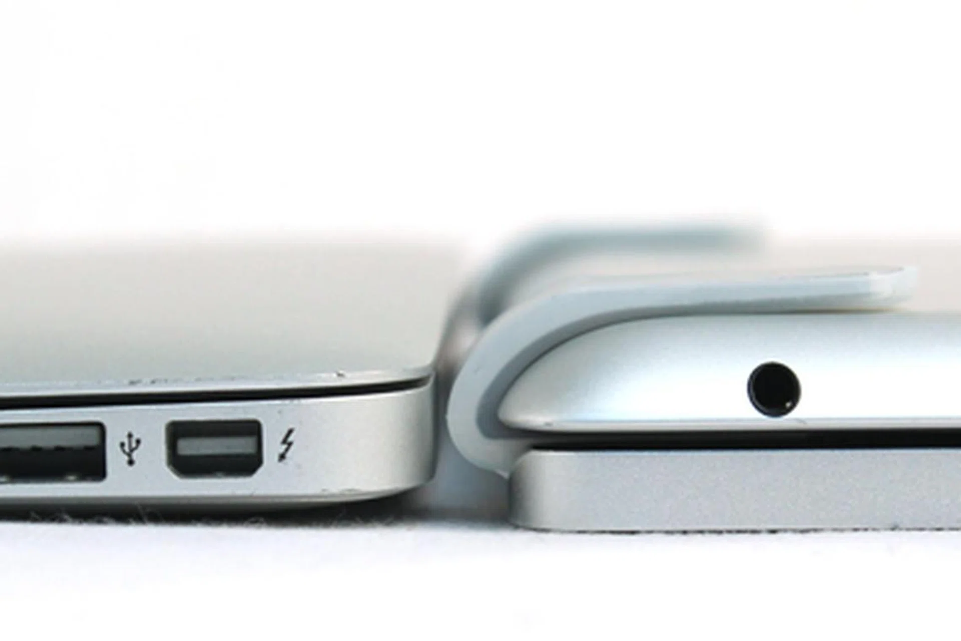 The Brydge+ and iPad 4 together are about the same thickness as the rear of a MacBook Air.