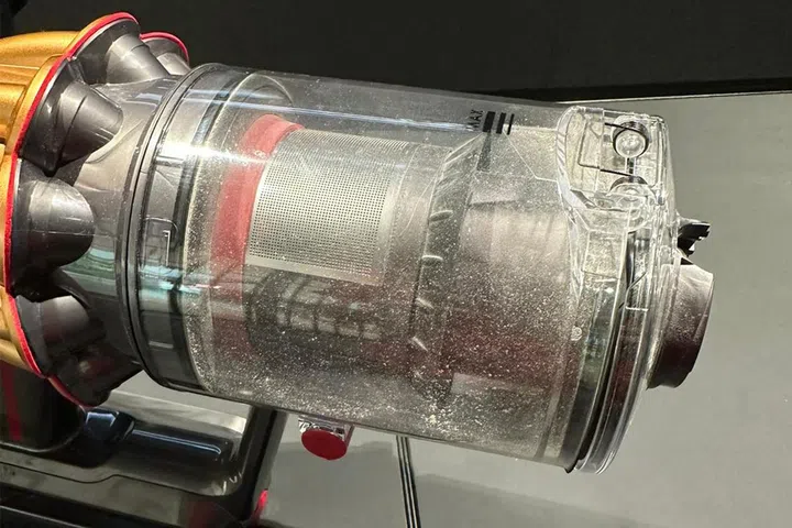 As part of a media tour, Dyson invited us to send in any of our Dyson vacuum cleaner for servicing. Here's our Dyson V12 looking very...yucky.