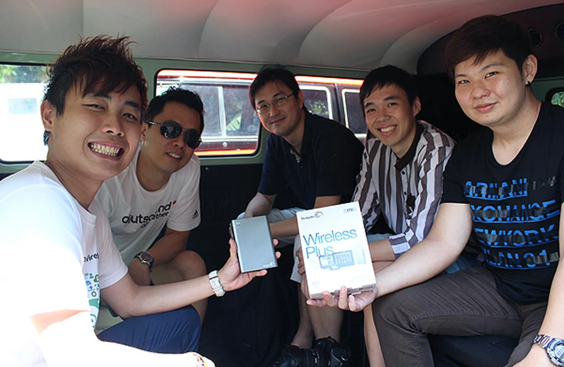 By streaming content from the Wireless Plus to their tablets and smartphones as they made their way from Newton Food Centre to the final event venue, members had a first-hand experience of what it's like to use the drive.