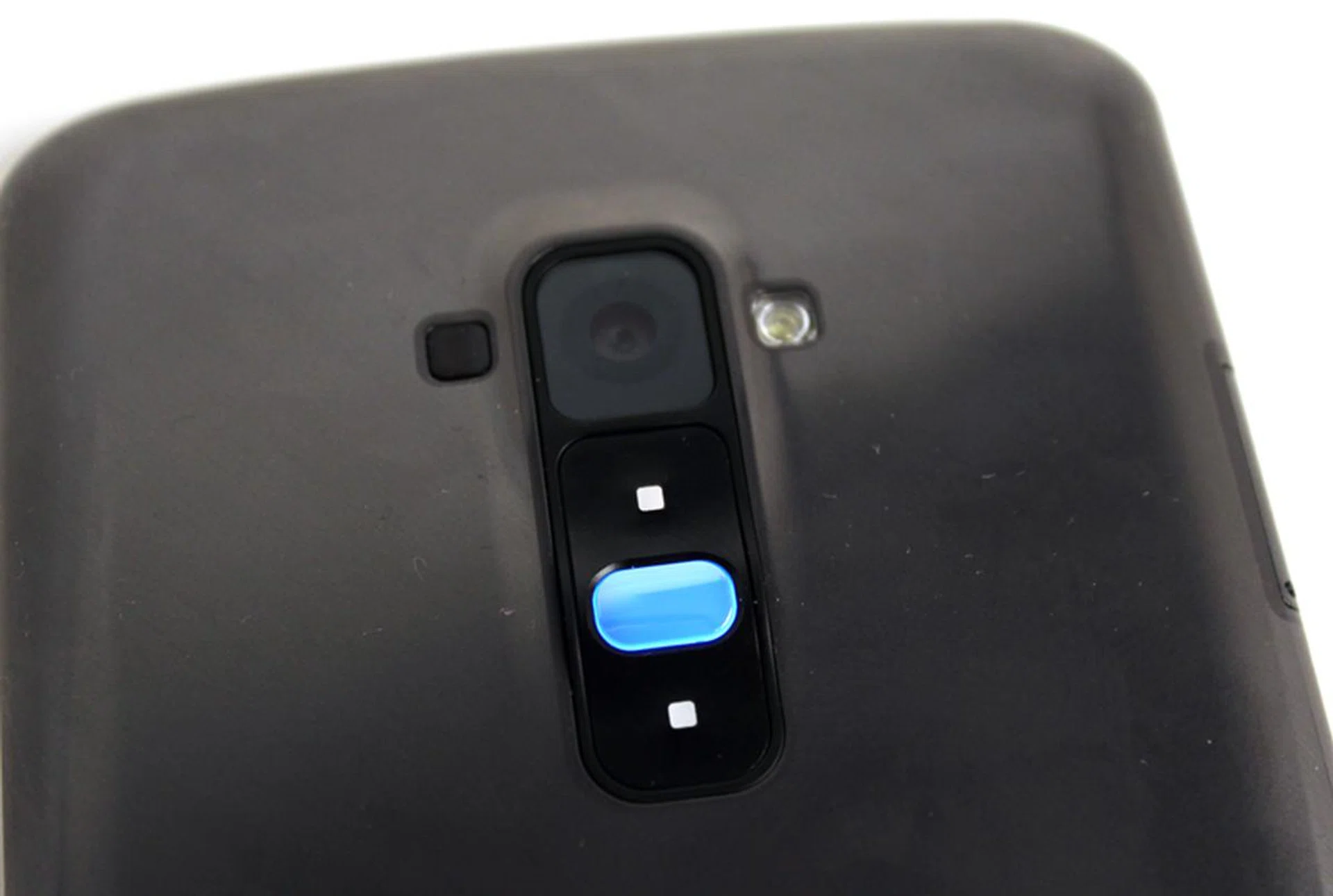 To the right of the camera lens is the LED flash module, and to the left, an IR blaster for controlling your TV and other devices. There's a somewhat pleasing symmetry to the placement of the two modules.