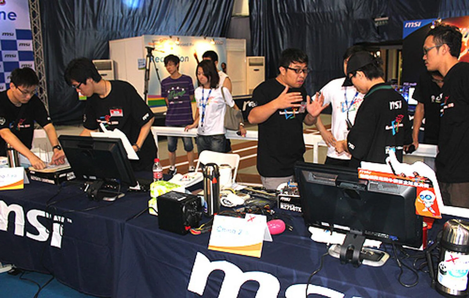 It is a tale of two cities as one of the Chinese teams was diligently setting their system up, while the other was having an animate discussion about the strategy of attack.