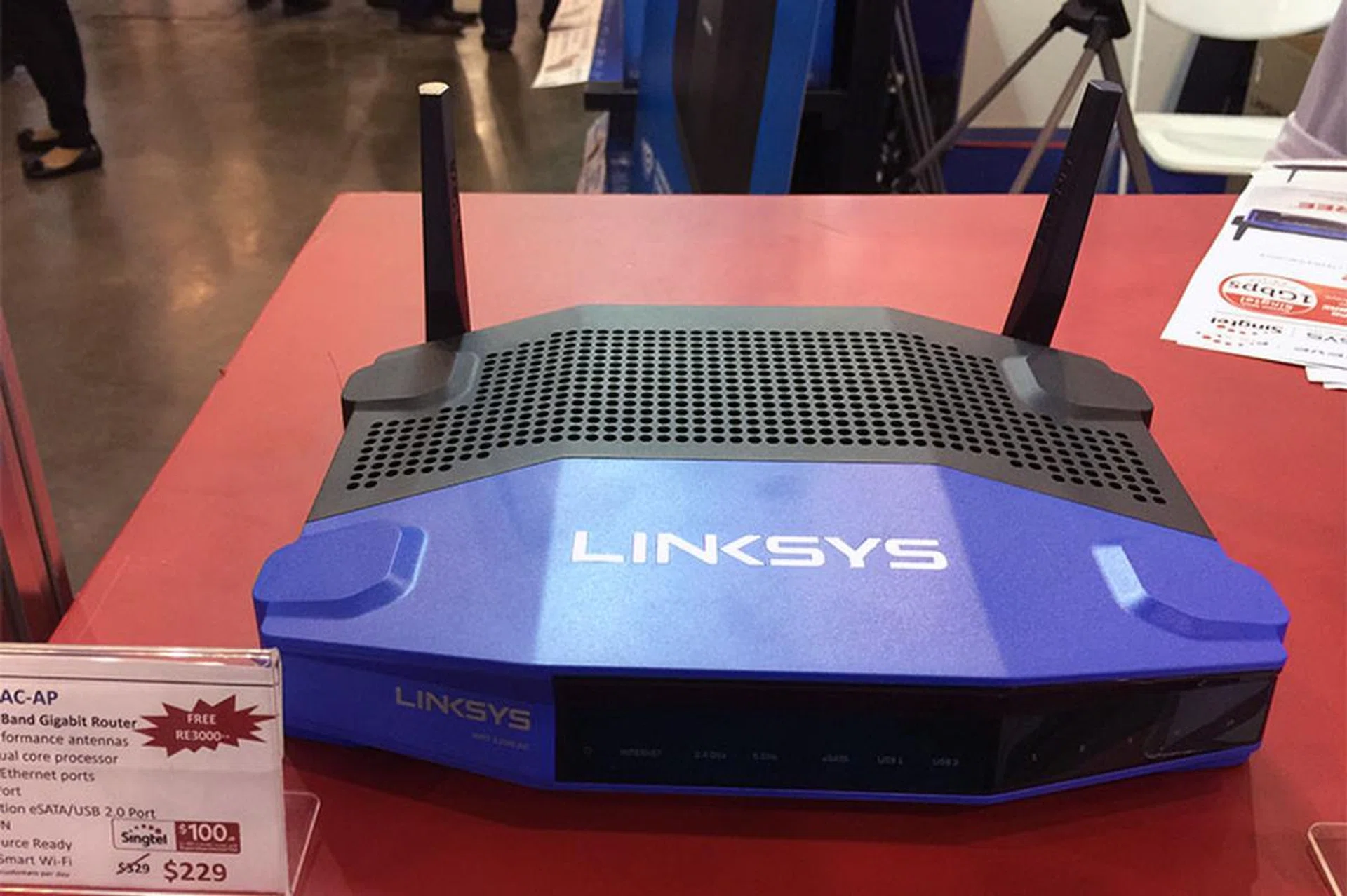 The WRT1200AC dual-band gigabit Wi-Fi router is going for $229 (U.P: $329) and comes with a free RE3000W N300 Wi-Fi range extender. Again, that's if you sign up for Singtel's 1Gbps Unlimited Fiber Plan, and the promo is limited to first 10 customers per day. Otherwise, the router is going for $299, which is $30 off SRP.