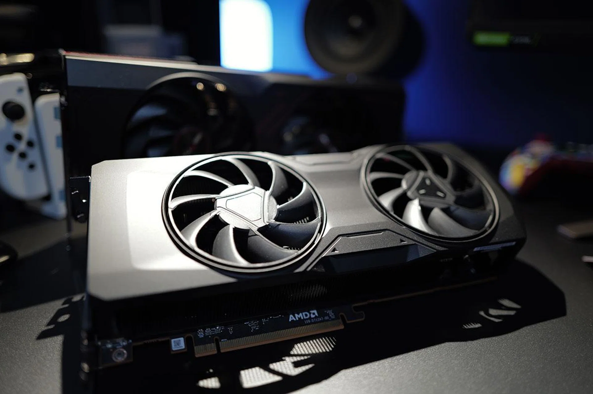 AMD Radeon RX 7800 XT.