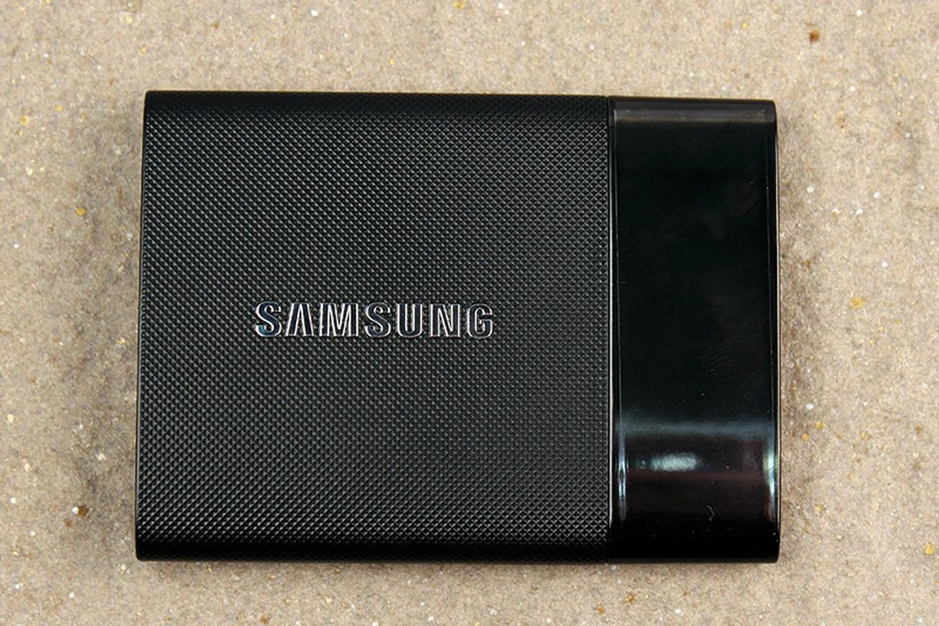 If you crave for a fast portable external hard disk drive, the Samsung Portable SSD T1 might be just for you.