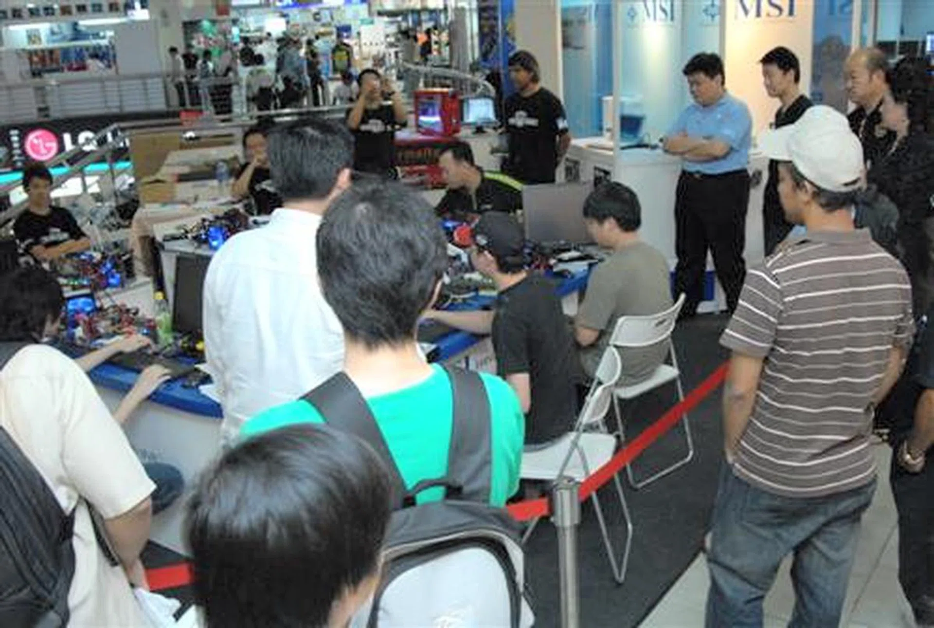  There was quite a crowd when the pace picked up.  