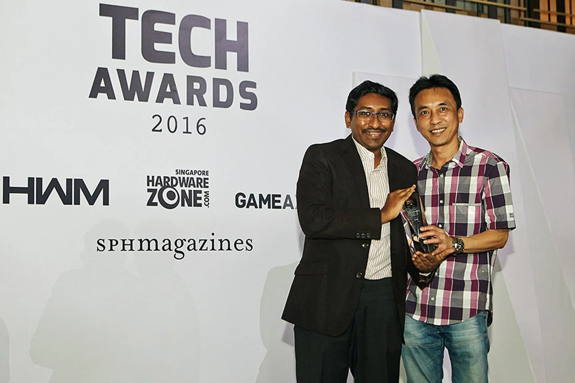 Here's Mr. Gary Ong, MD of Fuwell, accepting the Readers' Choice award for Best PC Components Retailer (Singapore).