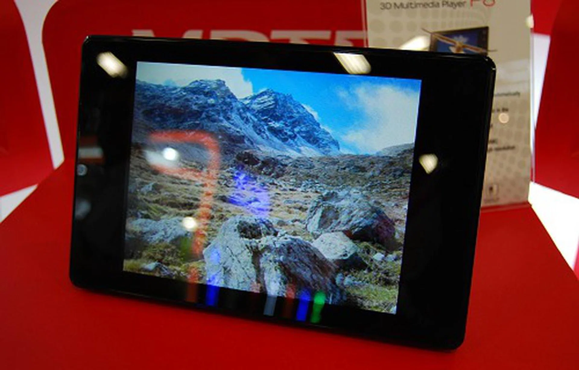 To complement the 3D capturing devices, here's a 3D multimedia player called the P8. Basically an advanced digital photo frame, it even has a built-in battery for portable use. And it goes without saying that the 8-inch screen plays 2D or 3D content without glasses by using the parallax barrier 3D technology.