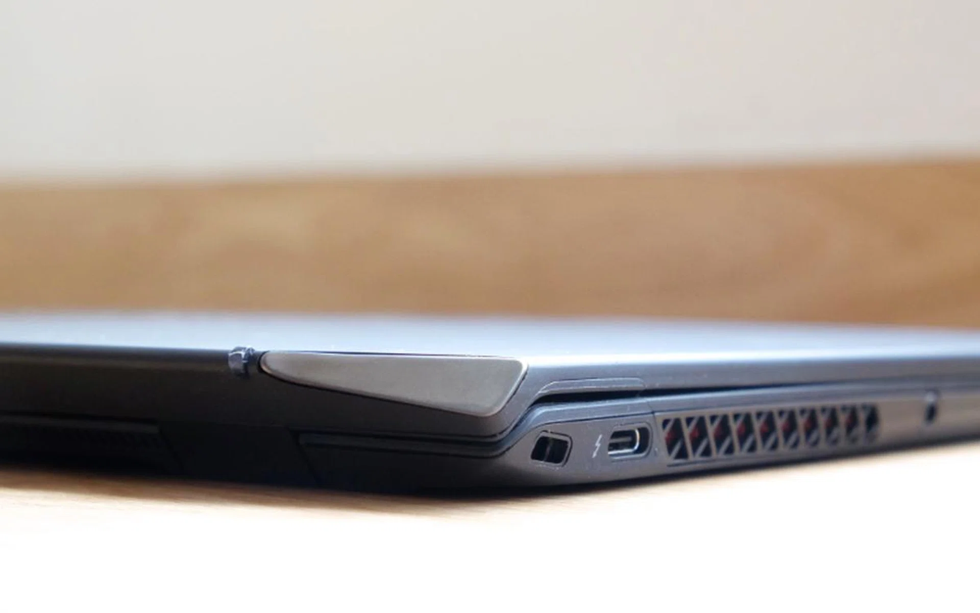 The Vaio Z is 16.9mm thick at its chunkiest point. Note how the chassis is contoured.