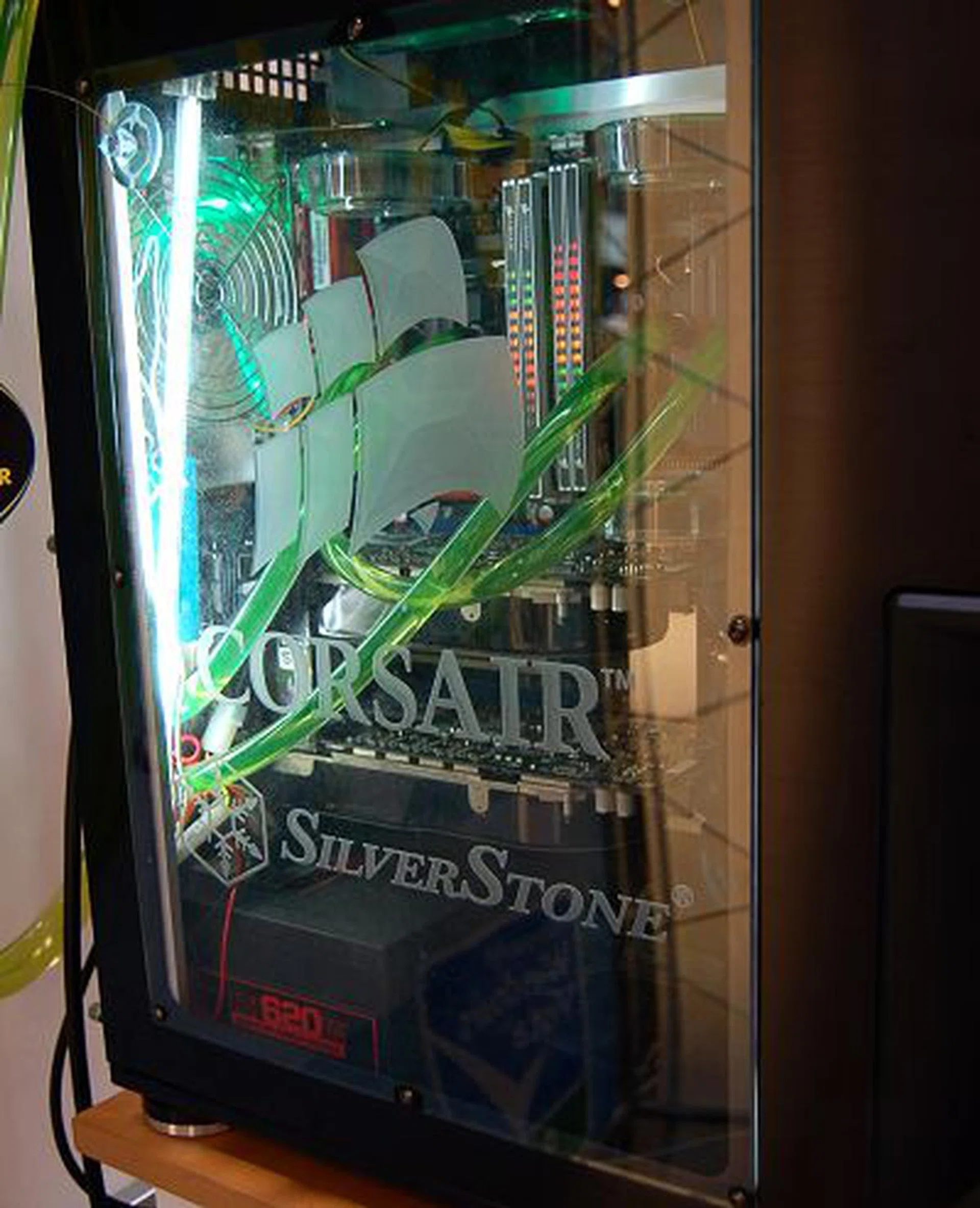  Here's a close-up of the system internals. Just one 620W Corsair PSU powering this "Quad Father system". Corsair will of course introduce more powerful PSUs in due time, but till then, this just an endorsement demo of their quality.  