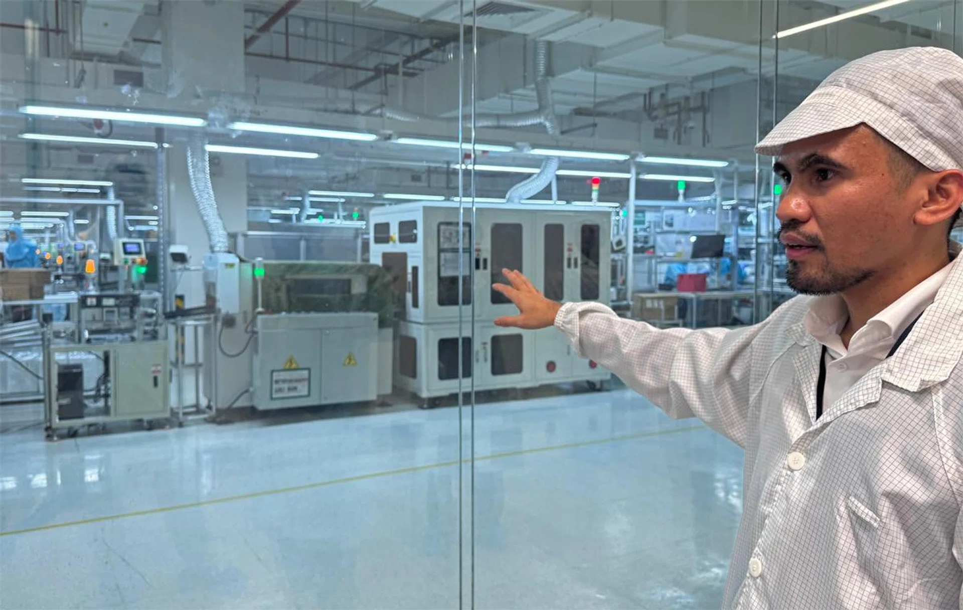 Jefry Firman de Hann, the Director of OPPO Manufacturing Indonesia, giving us a guided walkthrough of the compound and making sure we don't press random buttons. Photo: HWZ.
