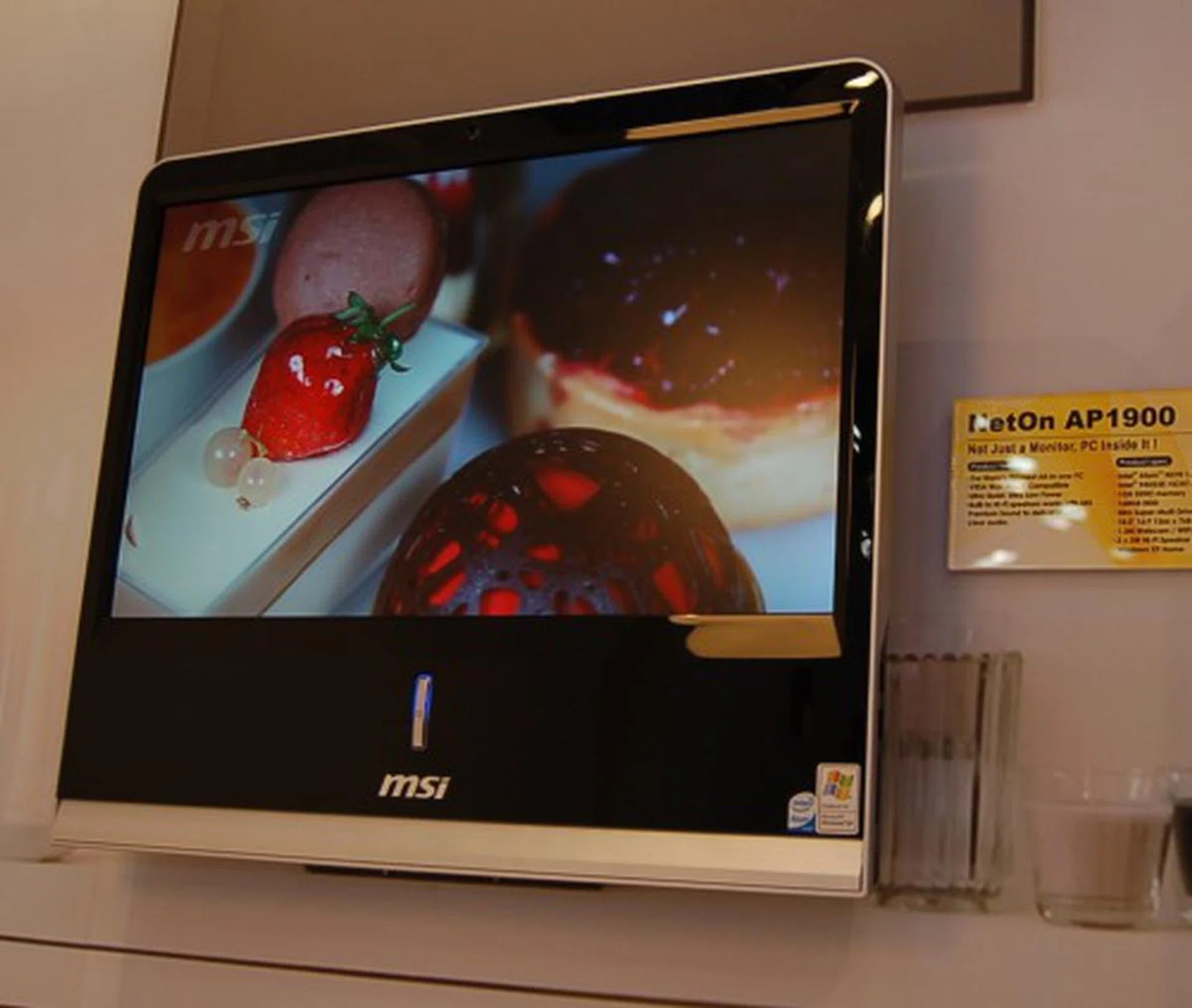  Showcased within is the MSI NetON AP1900 system. It's not a new model, but what's interesting to note is their claim of it being the world's thinnest all-in-one PC. This unit has an 18.5-inch screen, 16: 9 aspect ratio, 1366x786 resolution, 1.3MP webcam, 3W hi-fi speakers, super-slim ODD, 160GB HDD and all of this running onthe original Atom platform with 1GB memory.  