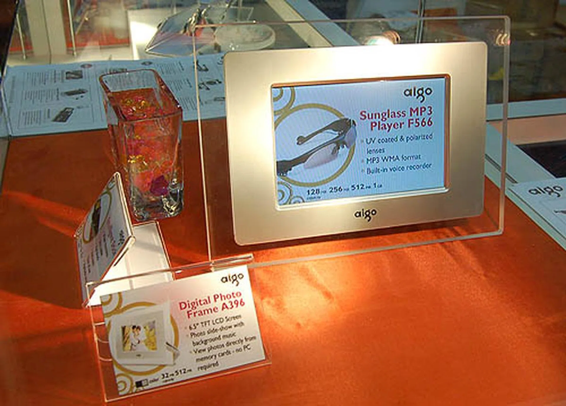  aigo also has a cool looking digital photo frame that offers a 6.5-inch color LCD and built-in speakers that can perform slideshows accompanied by MP3 music. The Digital Photo Frame A396 can be had for S$199.  