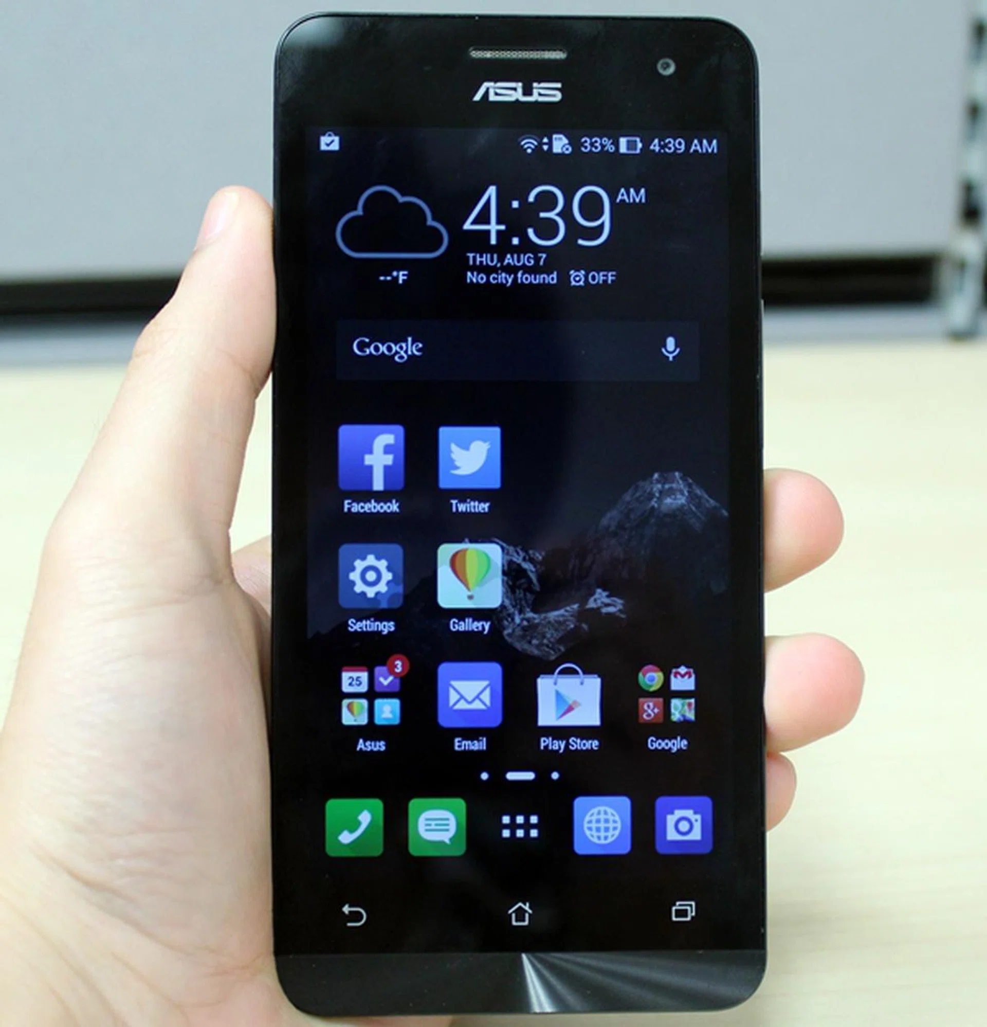 The retail unit of the ASUS ZenFone 5 comes with 2GB RAM.