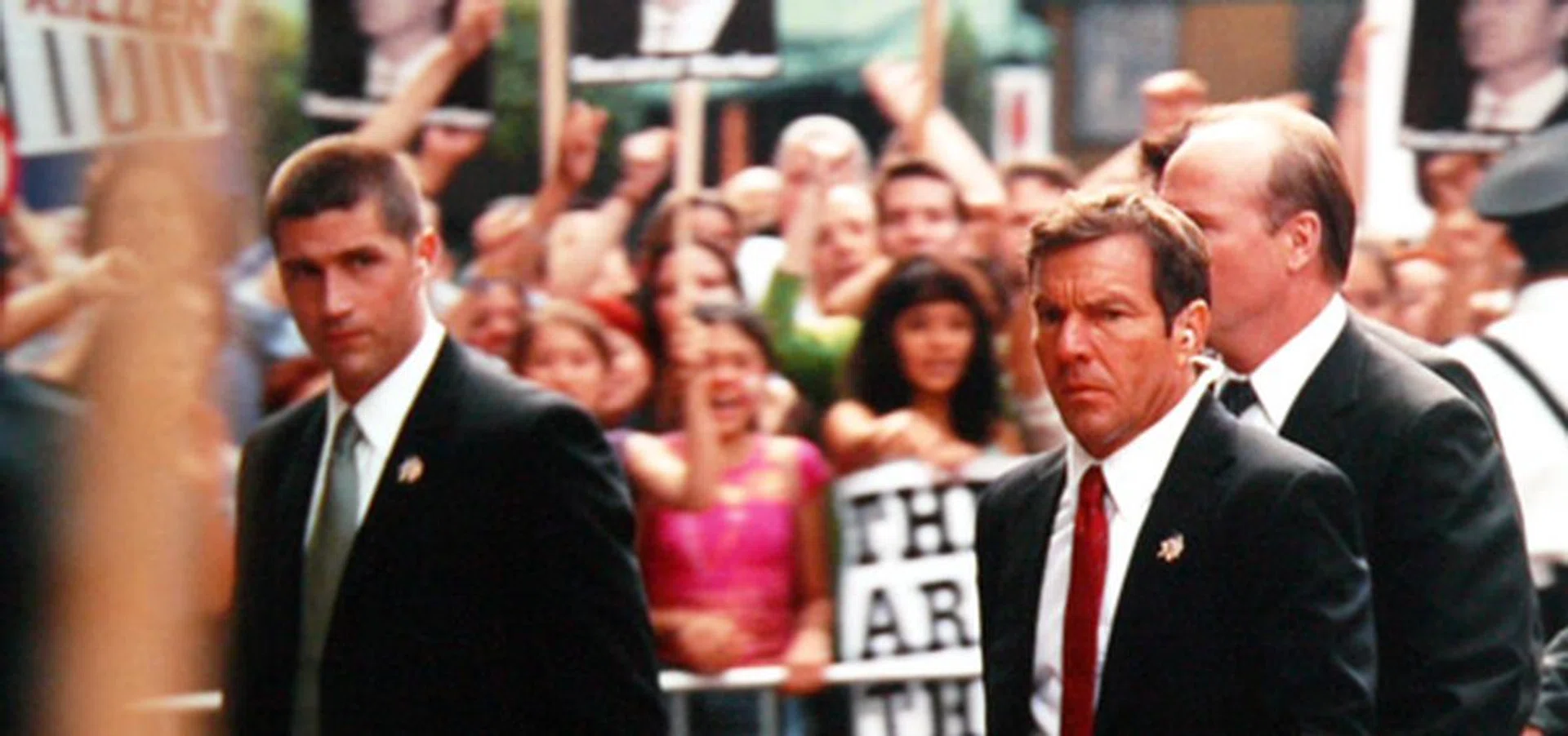 Be careful when you are enabling the LE925M's Film Mode processing, for it does not always render the best results with each BD title. Take Vantage Point for example. At 12:48, when Matthew Fox and company were walking towards the podium, evident feathering and artifacts was observed around the periphery of Fox's head. Such intermittent issues were revealed with the High option, but not on the Standard 24p selection.