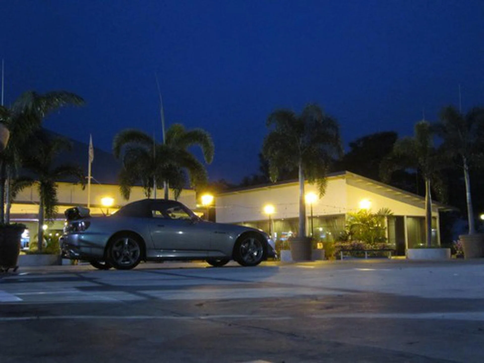 f/3.5 at 7.12mm, 1/8 sec, ISO800.