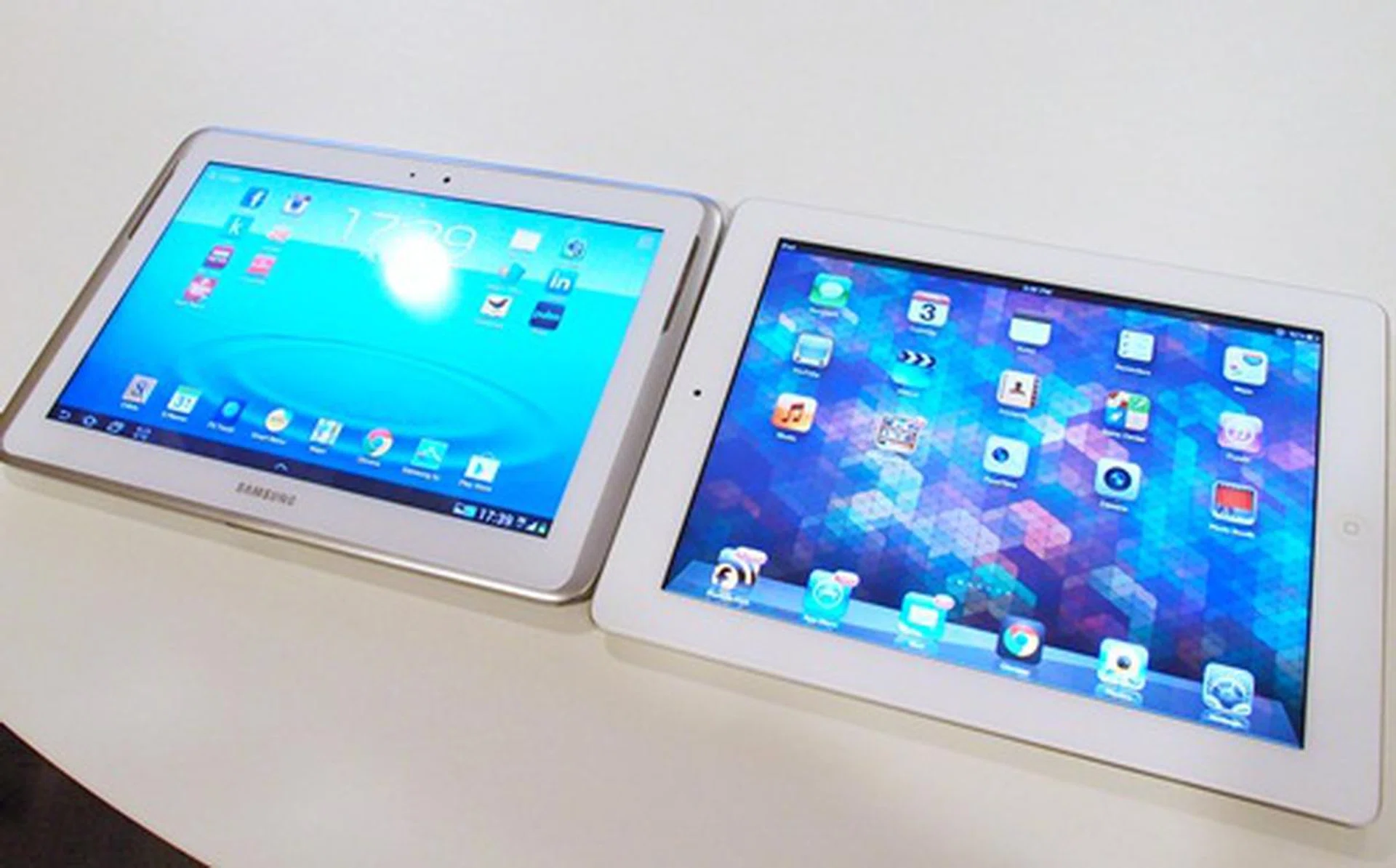Of course, we had to reserve the obligatory iPad comparison shots towards the end. Pictured on the right is the new iPad with the Retina display. Off the bat, the Galaxy Note 10.1 loses out in screen resolution but emerges on top in other aspects. For one, it is significantly lighter (600g) than its Apple counterpart (652g) due to the former's predominantly plastic body. It is also slightly shorter but wider than the new iPad.