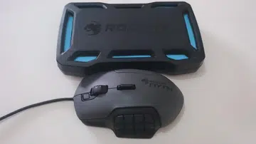 The Roccat Nyth even has its own box that can hold all the default extra keys and sidegrip.