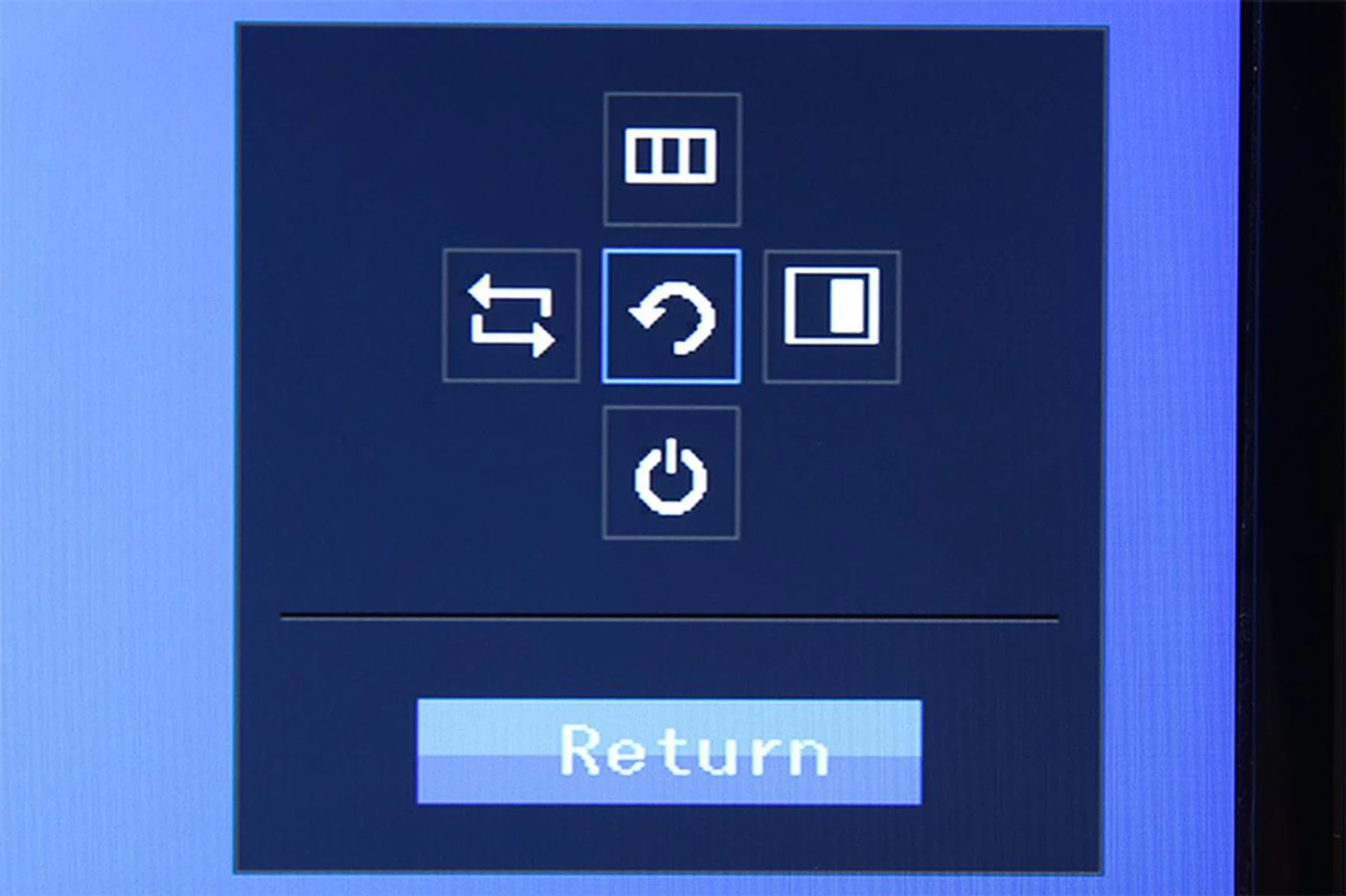 This menu pops up when the center button is pressed. From here, you can choose to either fire up the full OSD, or toggle the source, PiP/PbP, or power settings.